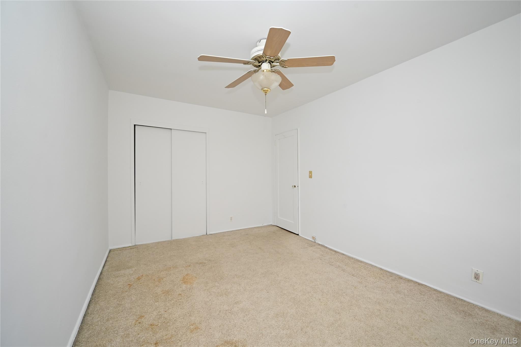 #13 photo, 245-12 62 Avenue, Douglaston , NY 11362