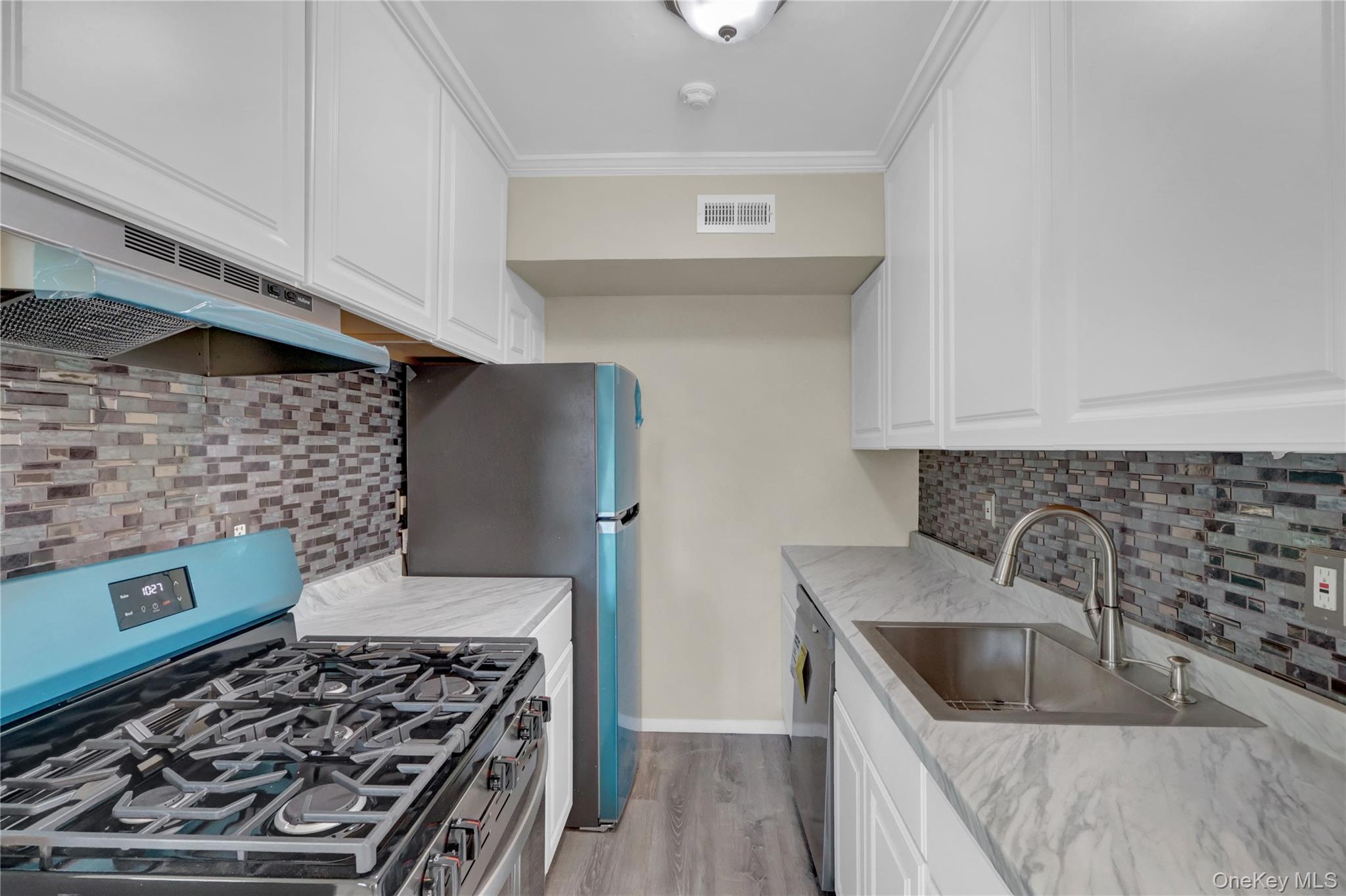 #7 photo, 75 Artist Lake Drive, Middle Island , NY 11953