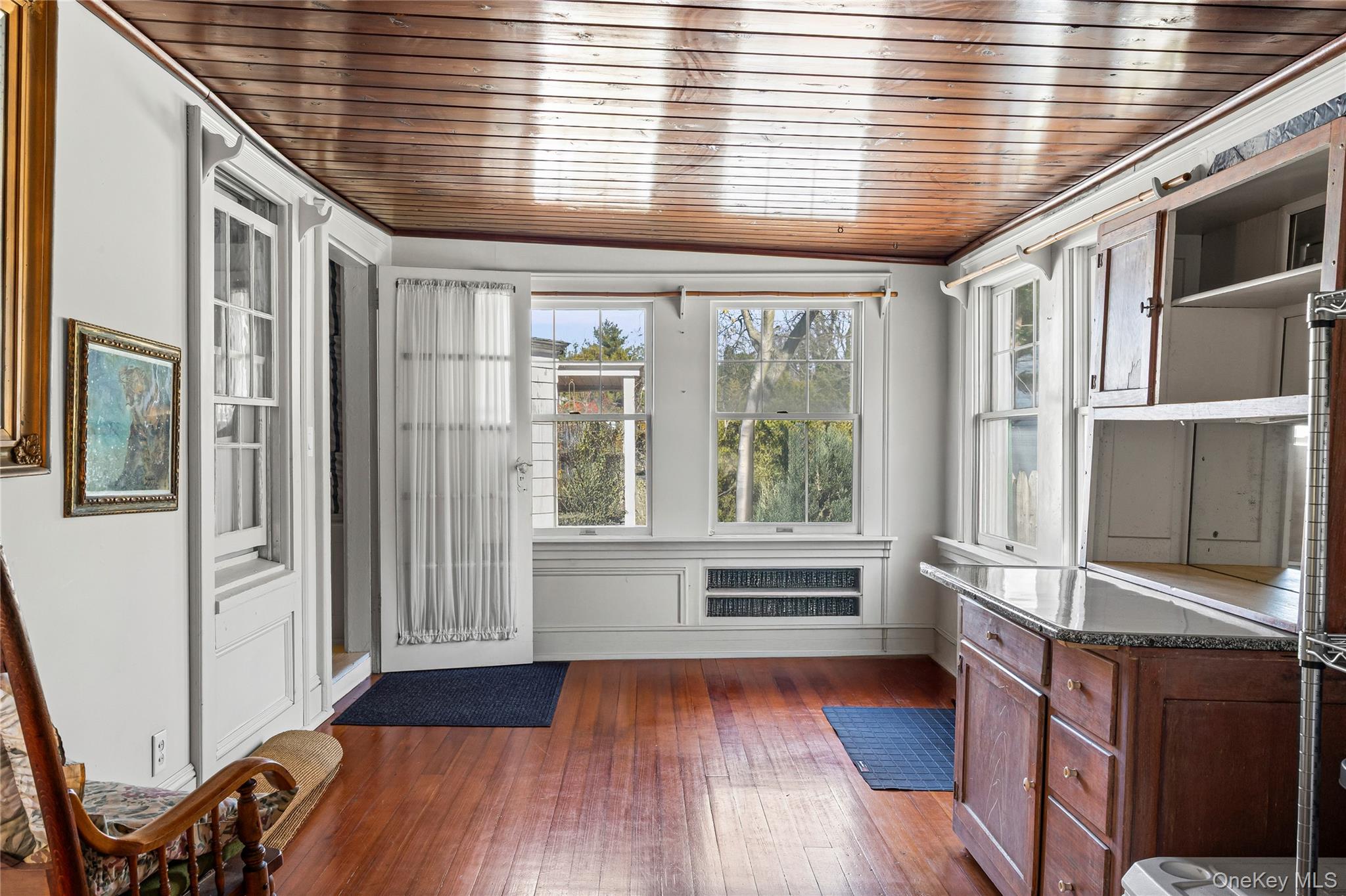 #10 photo, 403 Middle Road, Bayport , NY 11705