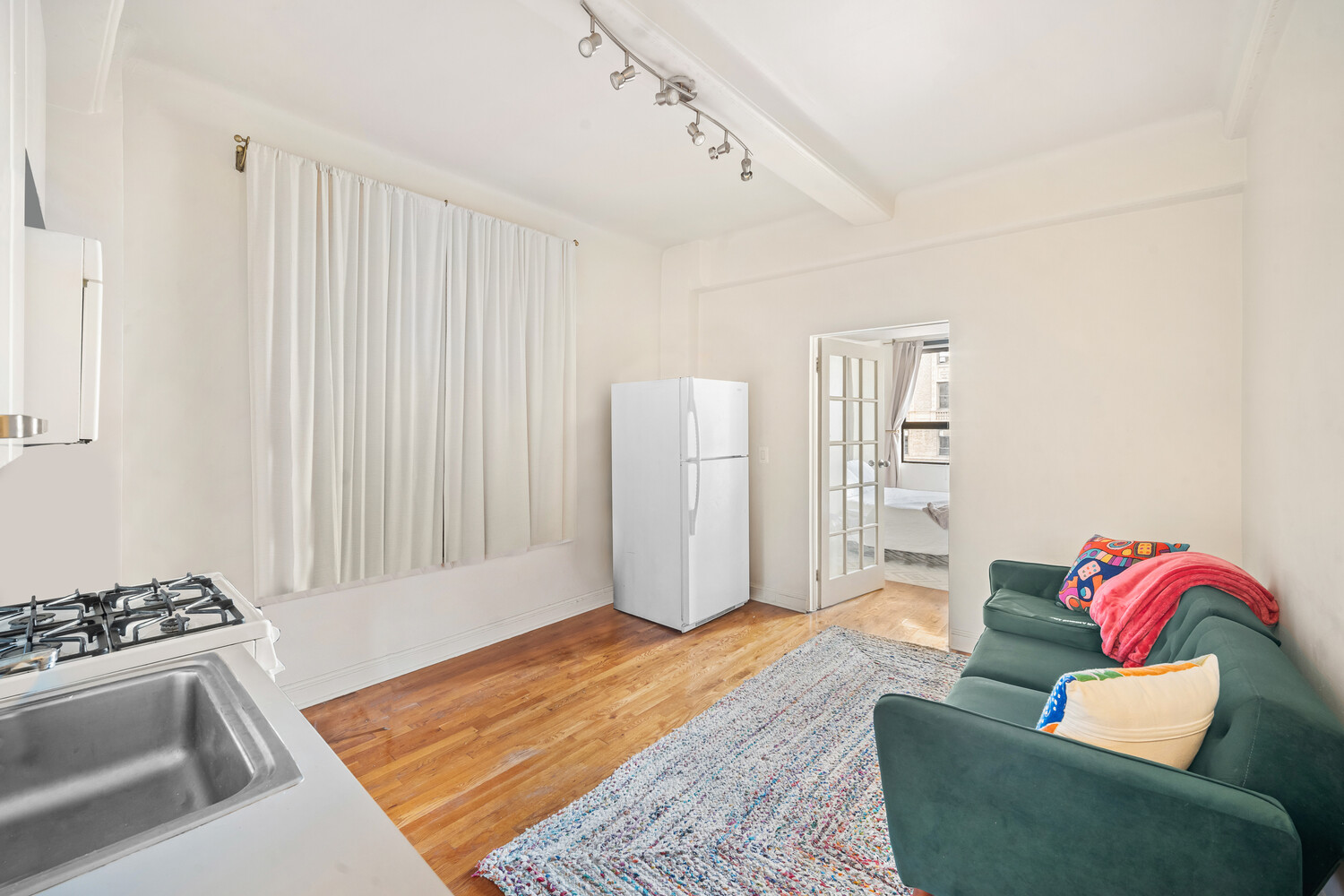 #3 photo, 118 W 72ND Street, Lincoln Square , NY 10023