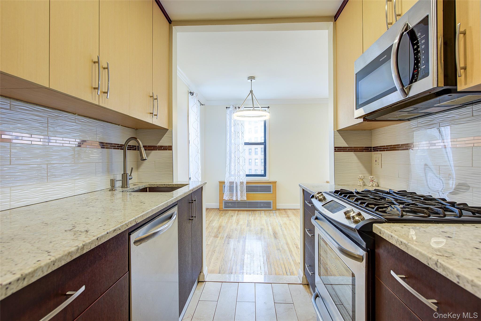 #17 photo, 100-25 Queens Boulevard, Forest Hills , NY 11375