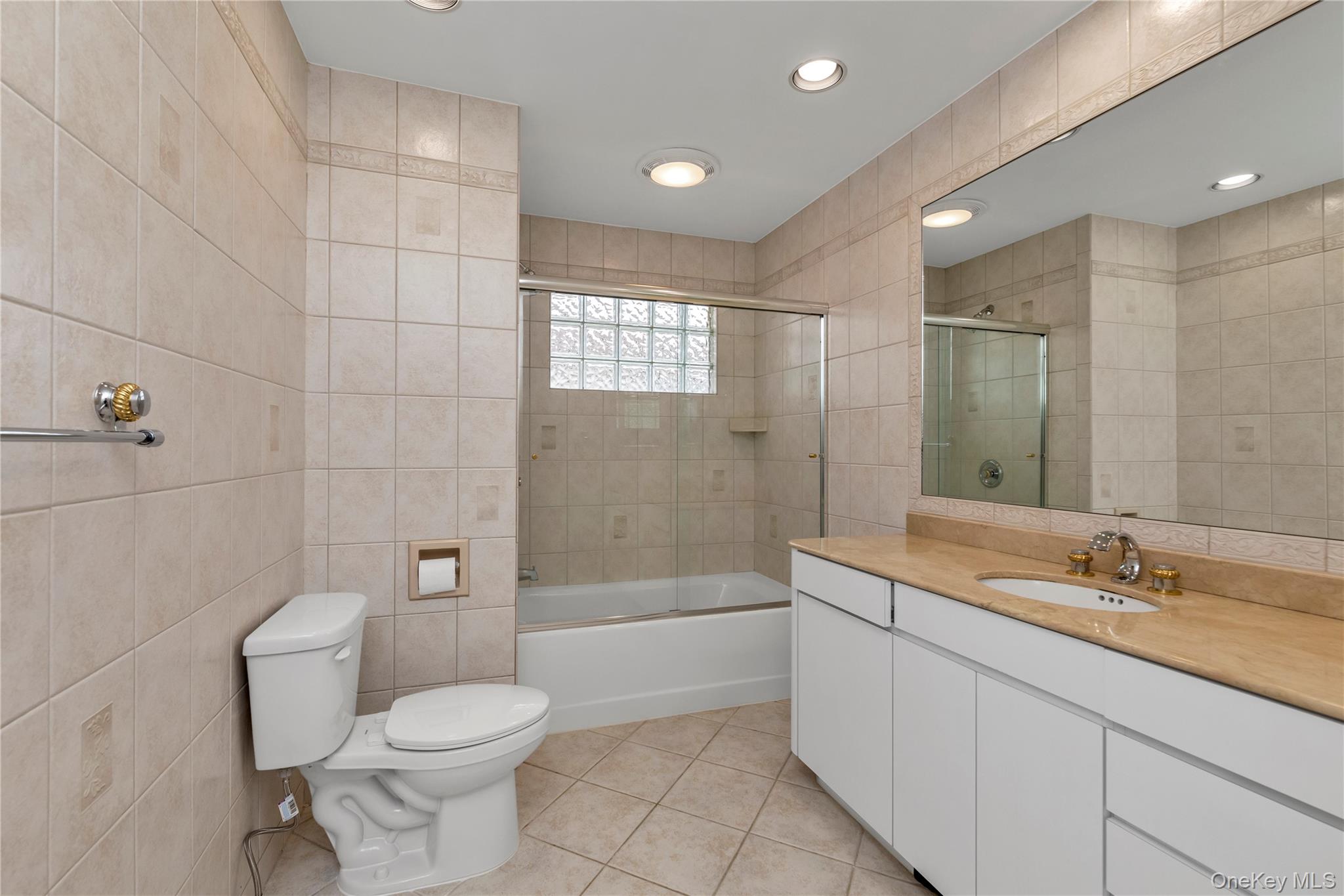 #13 photo, 681 Flanders Drive, North Woodmere , NY 11581