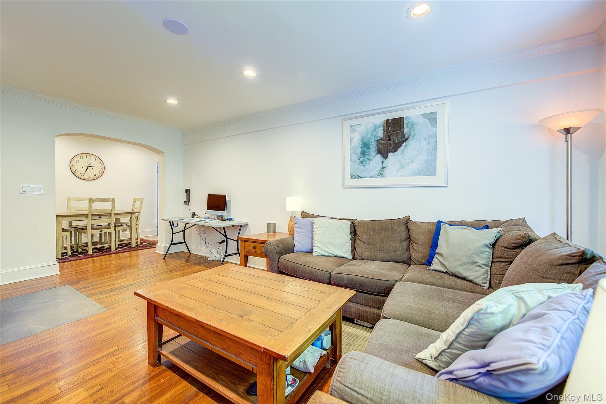 #11 photo, 2 Town House Place, Great Neck , NY 11021