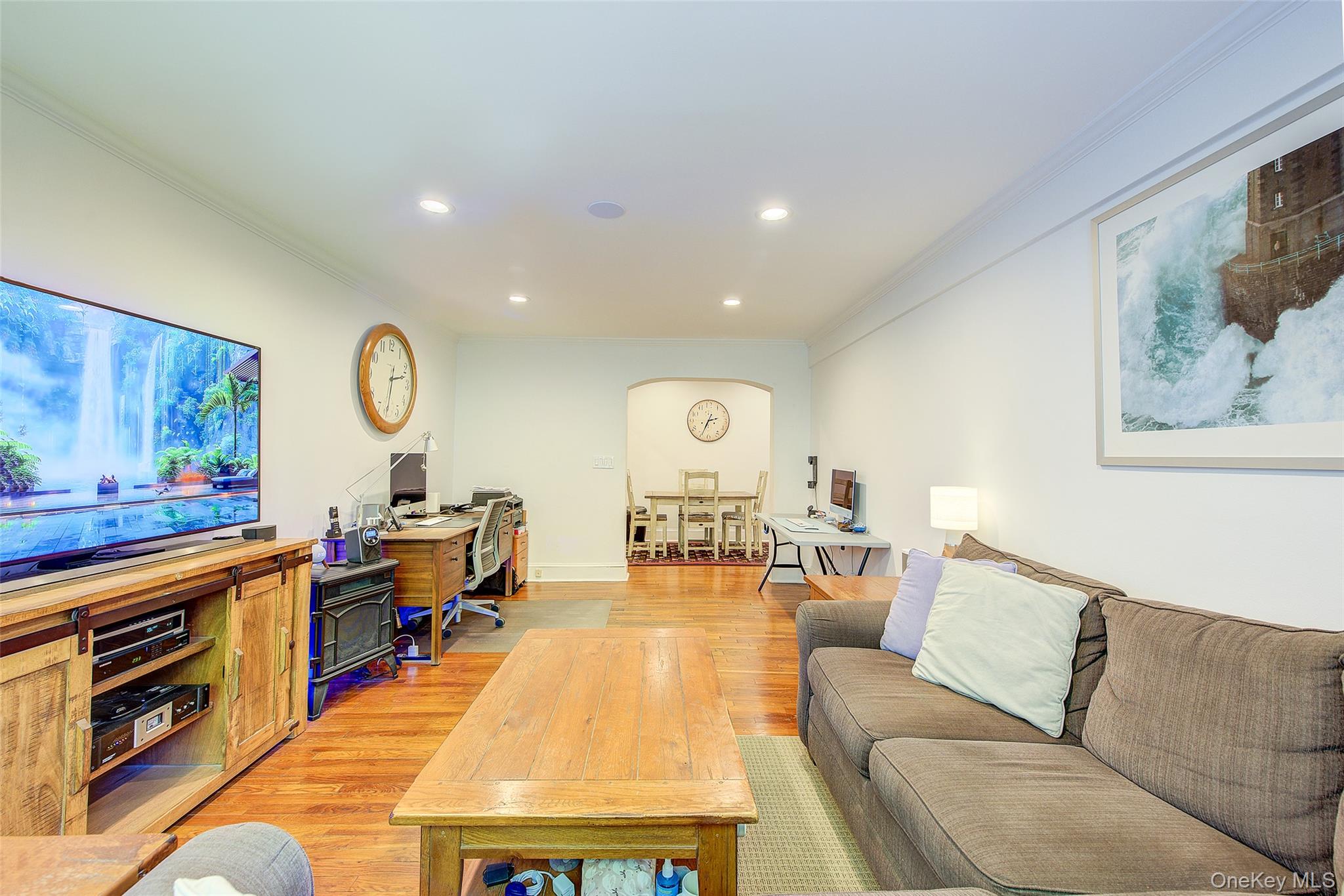 #12 photo, 2 Town House Place, Great Neck , NY 11021