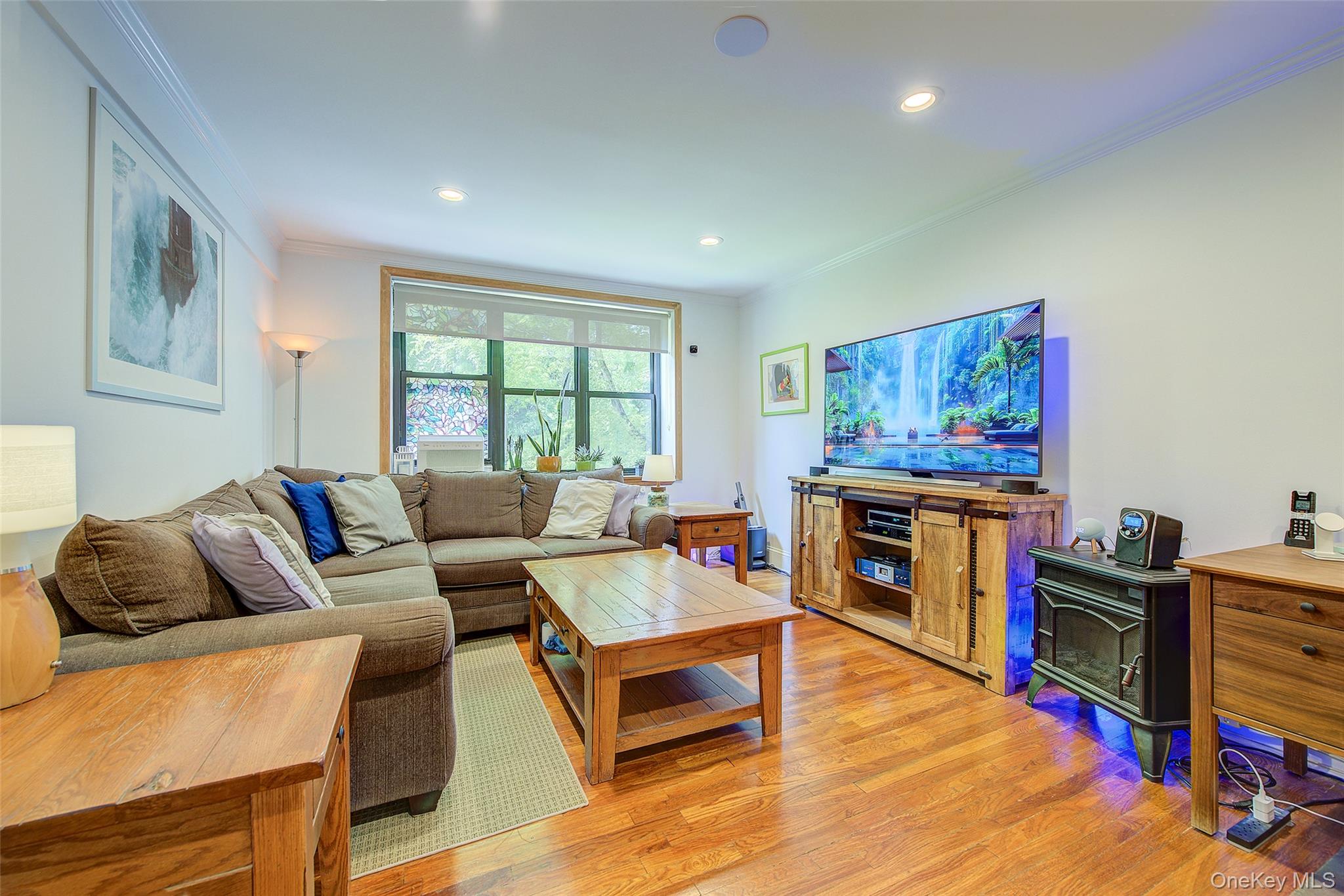 #19 photo, 2 Town House Place, Great Neck , NY 11021