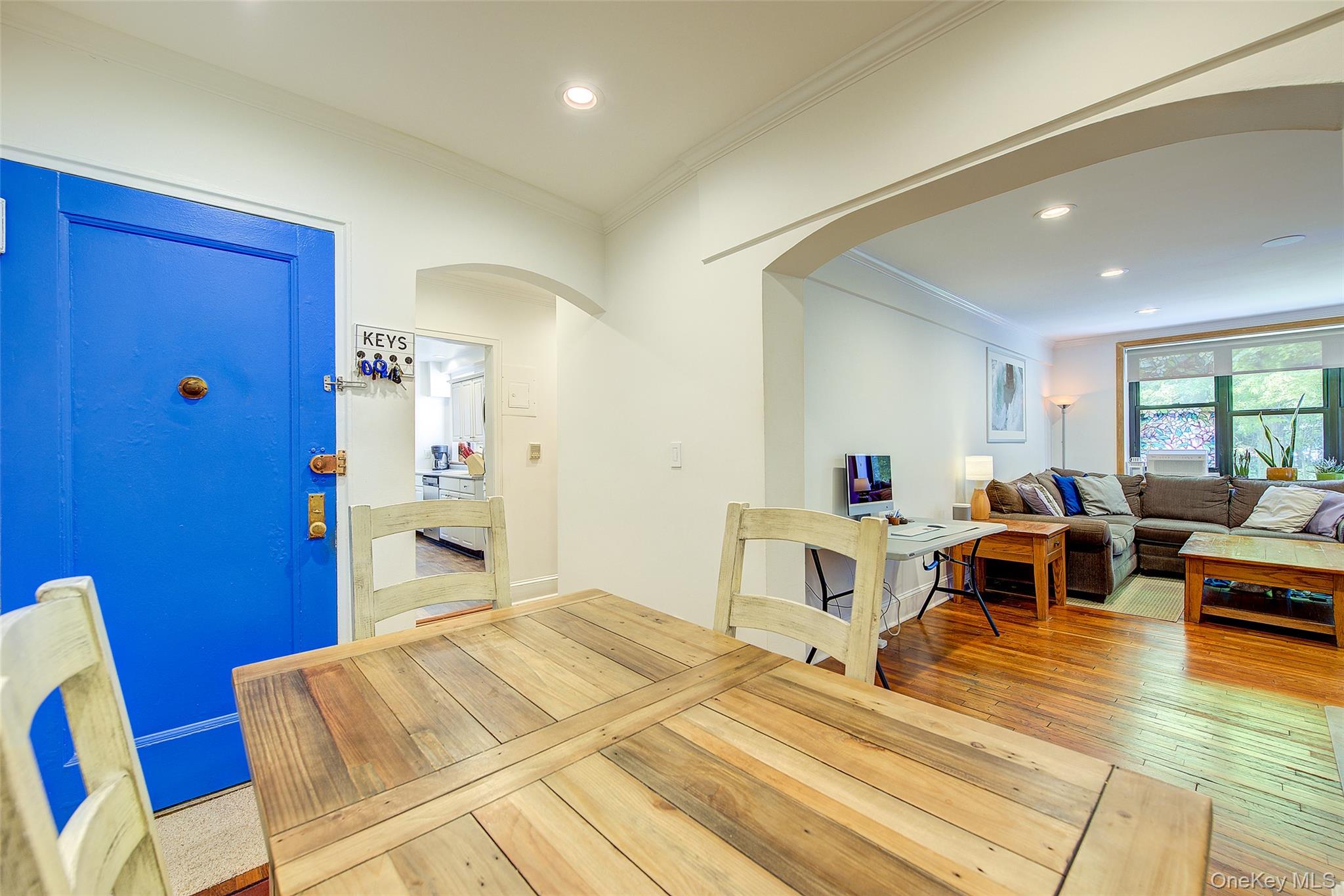 #7 photo, 2 Town House Place, Great Neck , NY 11021