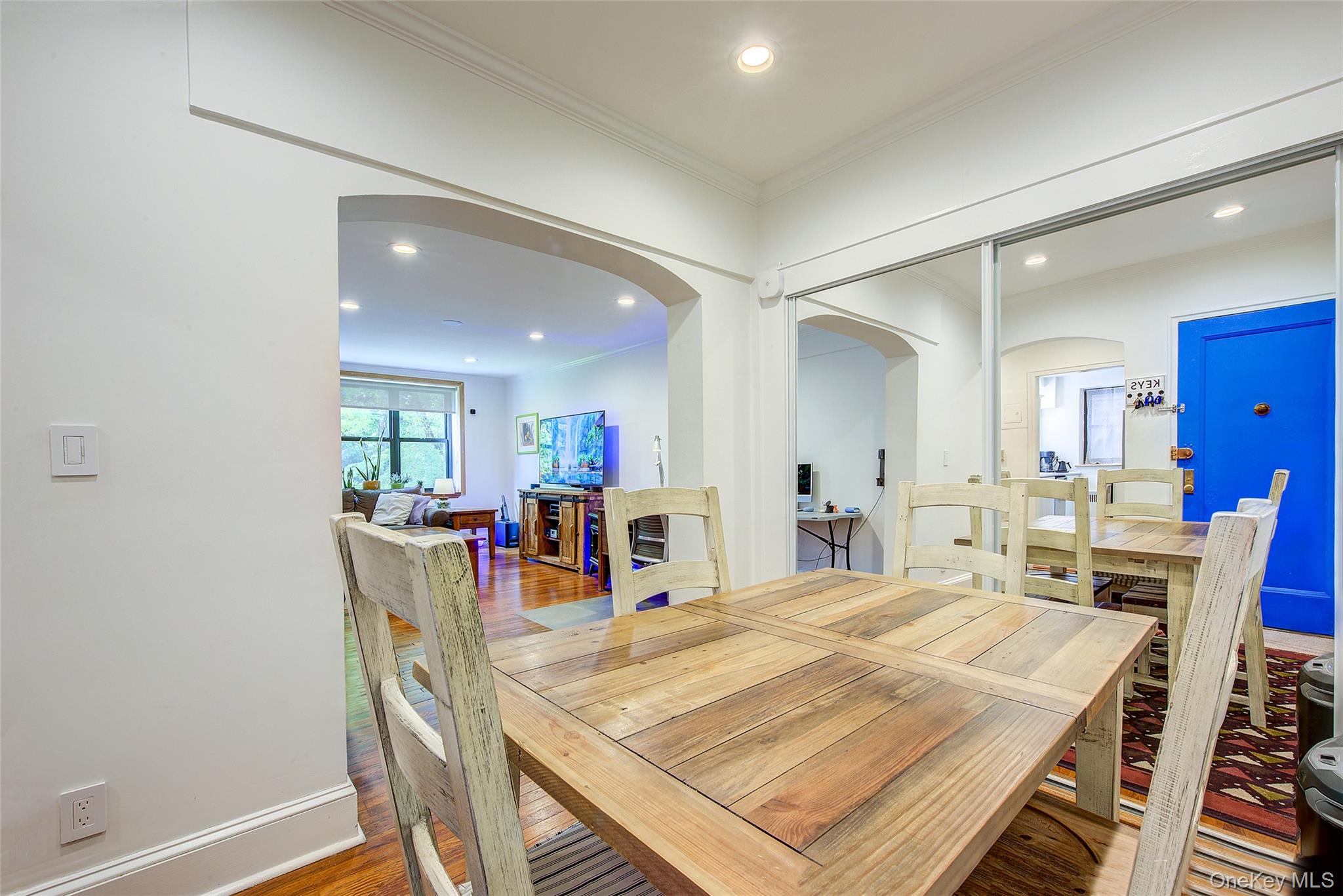 #9 photo, 2 Town House Place, Great Neck , NY 11021