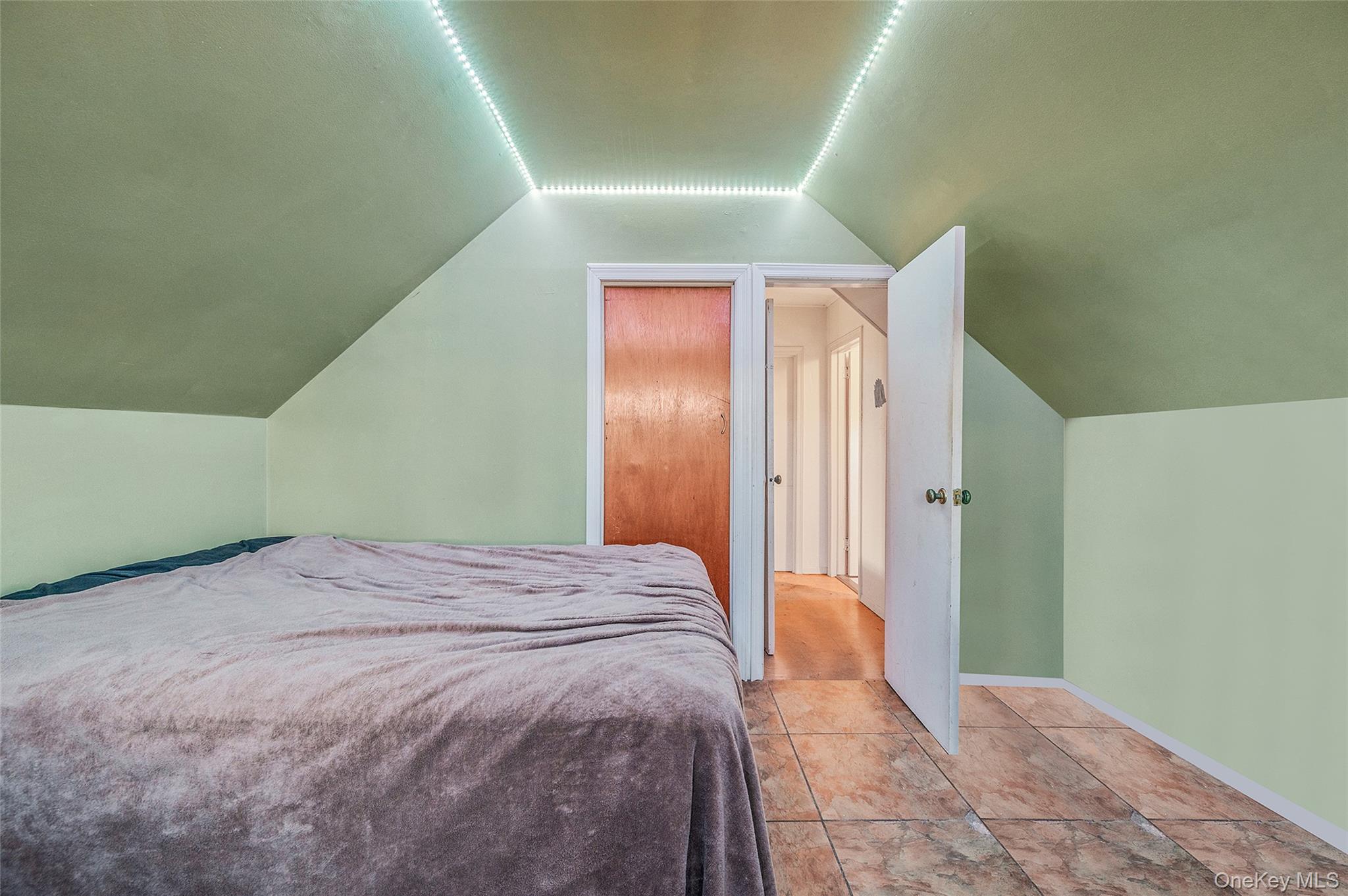 #17 photo, 360 Arcadia Drive, سوفولك West Islip , NY 11795