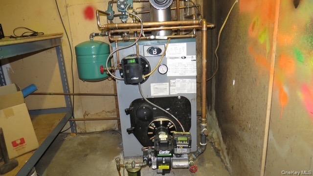 #12 photo, 113 Abbey Lane, Levittown , NY 11756