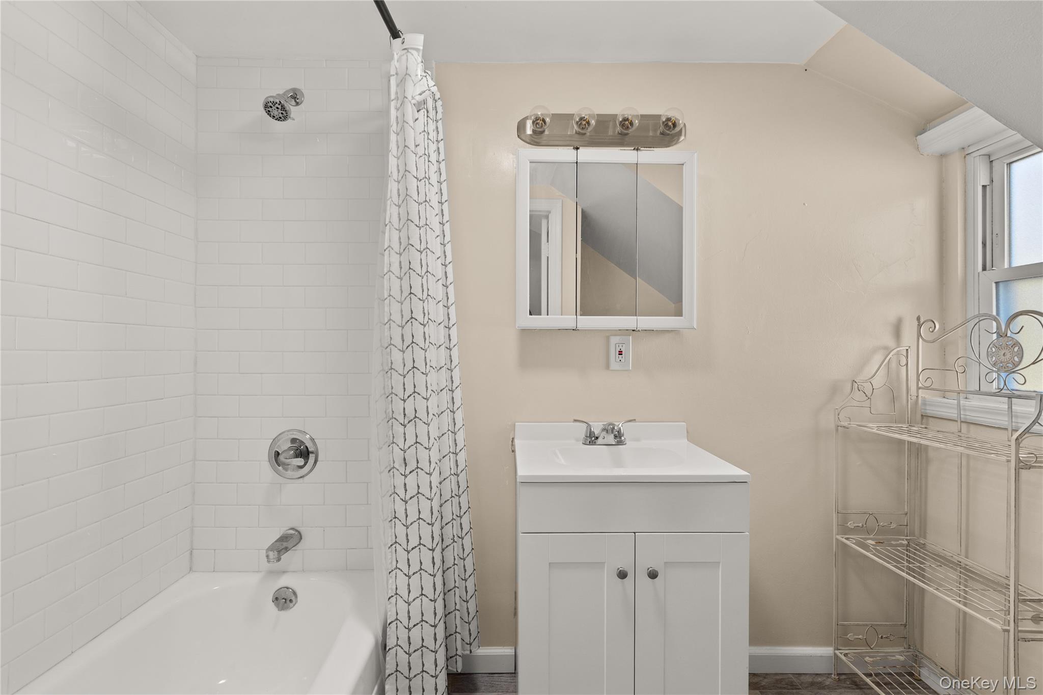 #9 photo, 174 Mills Pond Road, सफ़ोक काउंटी Saint James , NY 11780