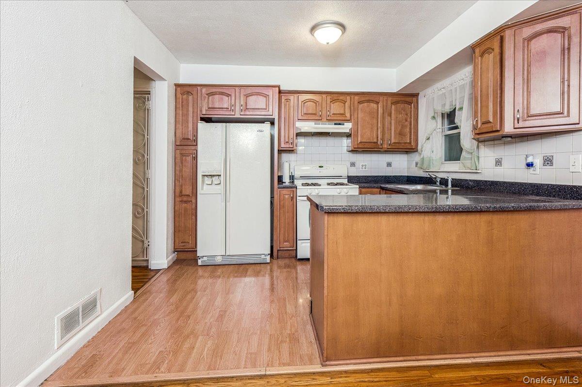 #7 photo, 2125 Homer Avenue, Bronx , NY 10473