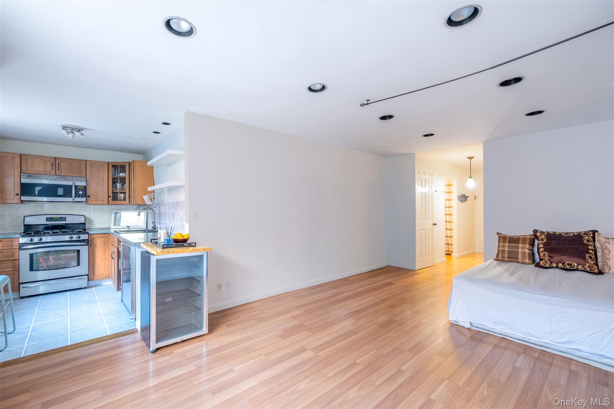 #12 photo, 25 Franklin Avenue, White Plains , NY 10601