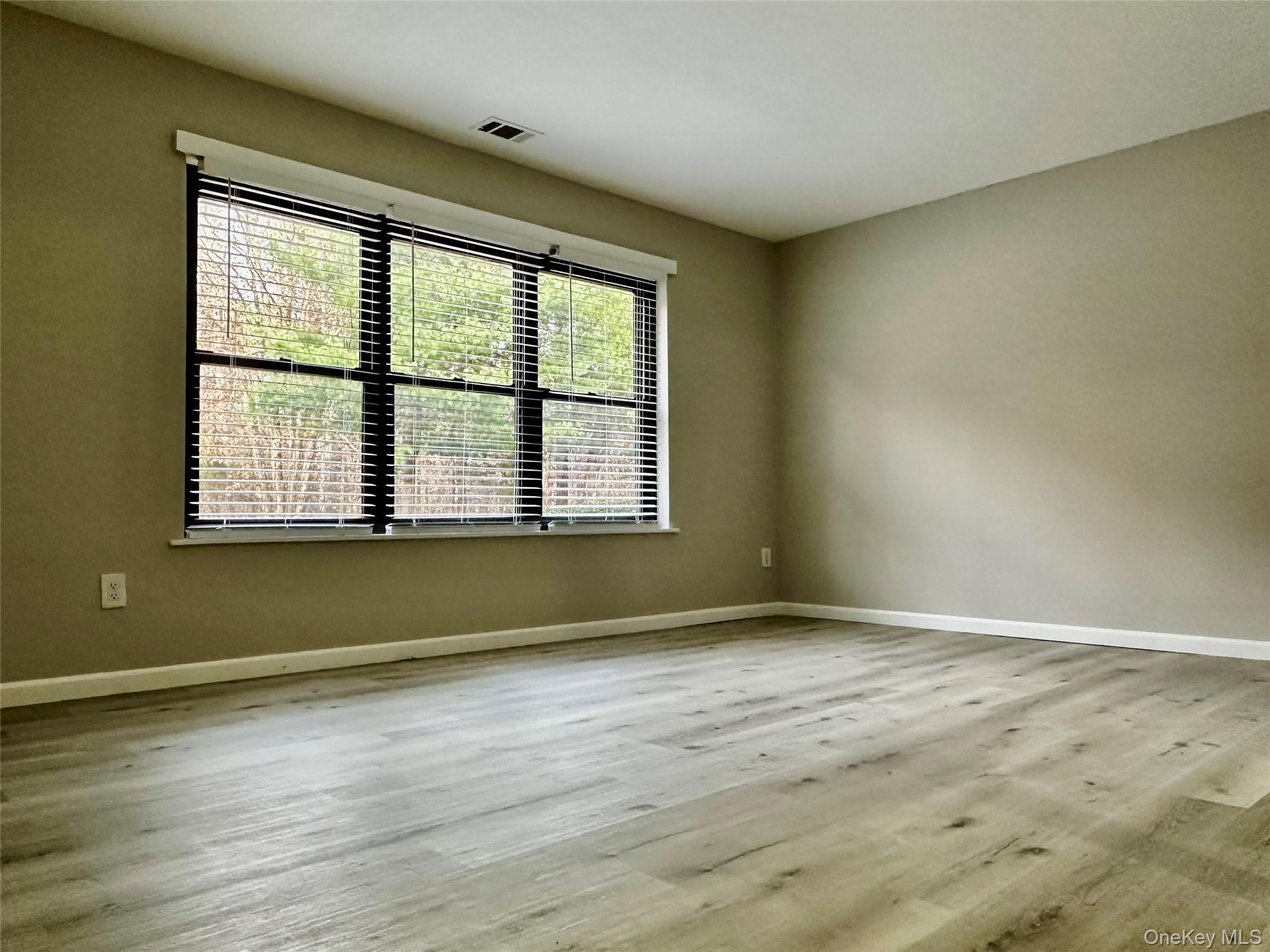 #3 photo, 143 Bailey Court, Middle Island , NY 11953