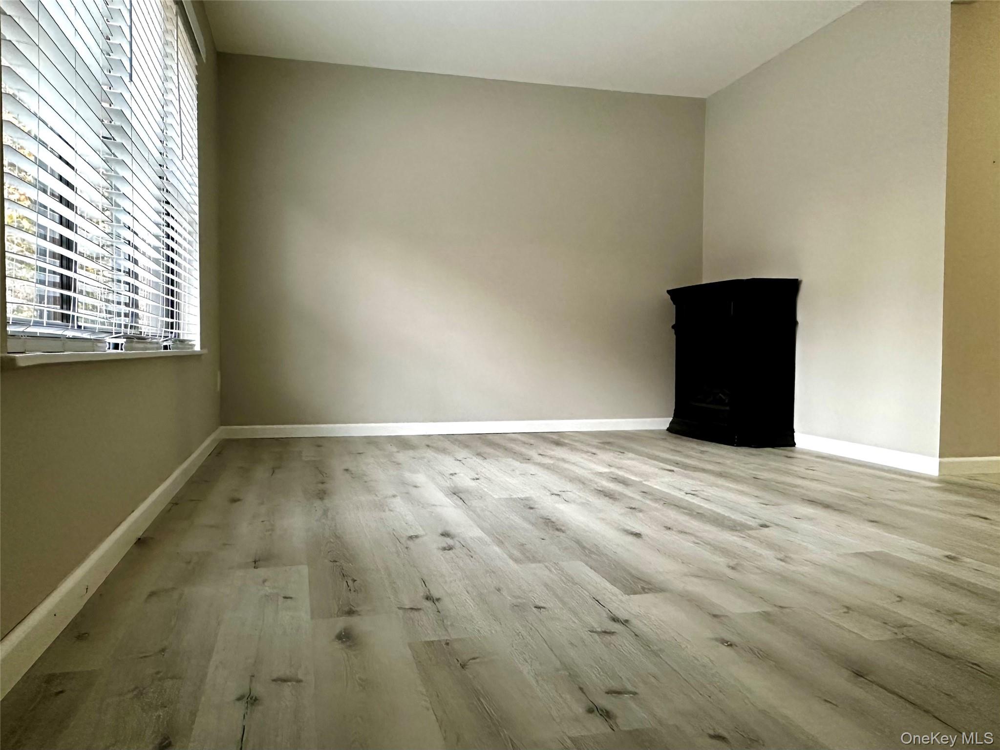 #4 photo, 143 Bailey Court, Middle Island , NY 11953