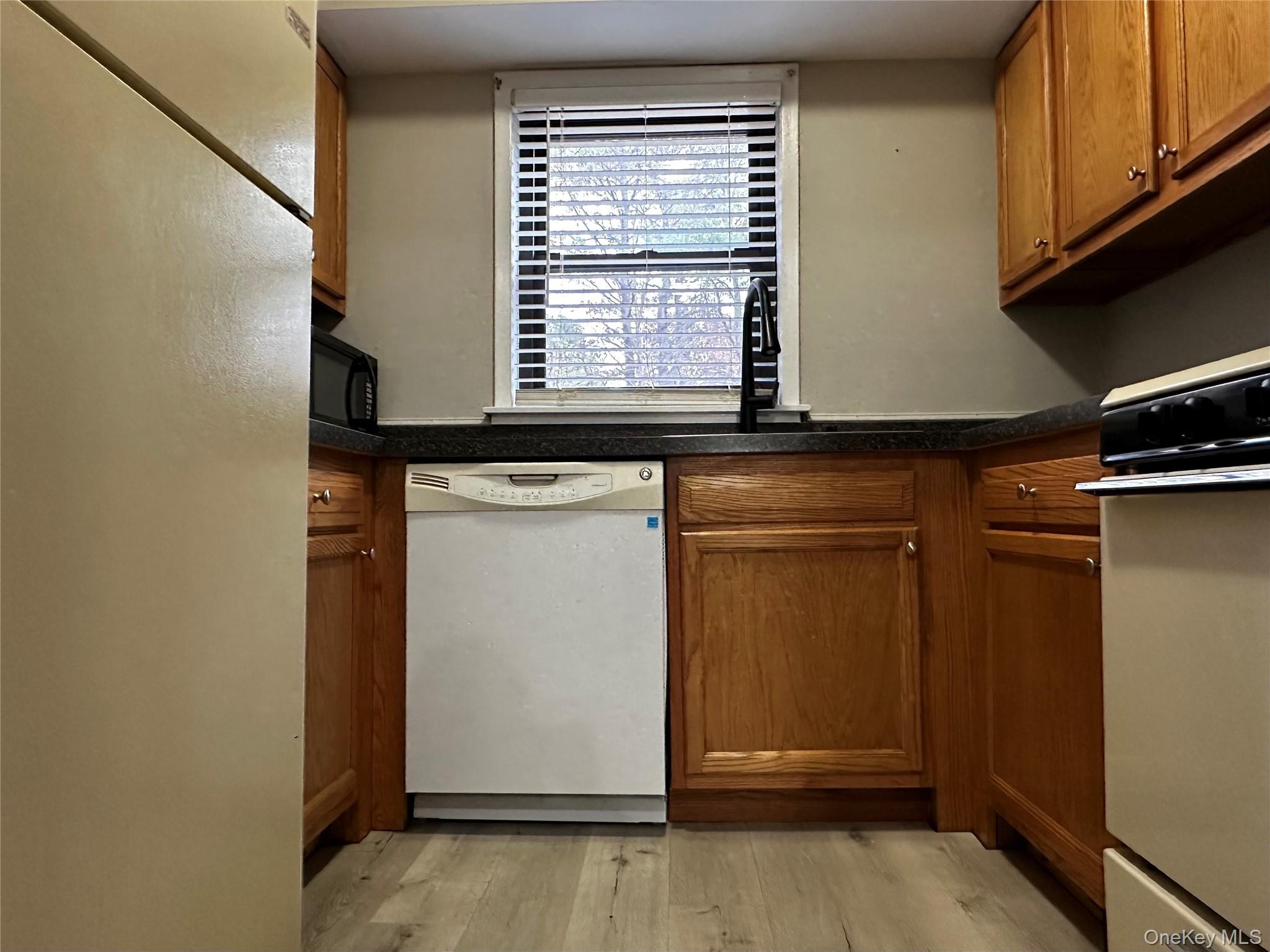 #5 photo, 143 Bailey Court, Middle Island , NY 11953