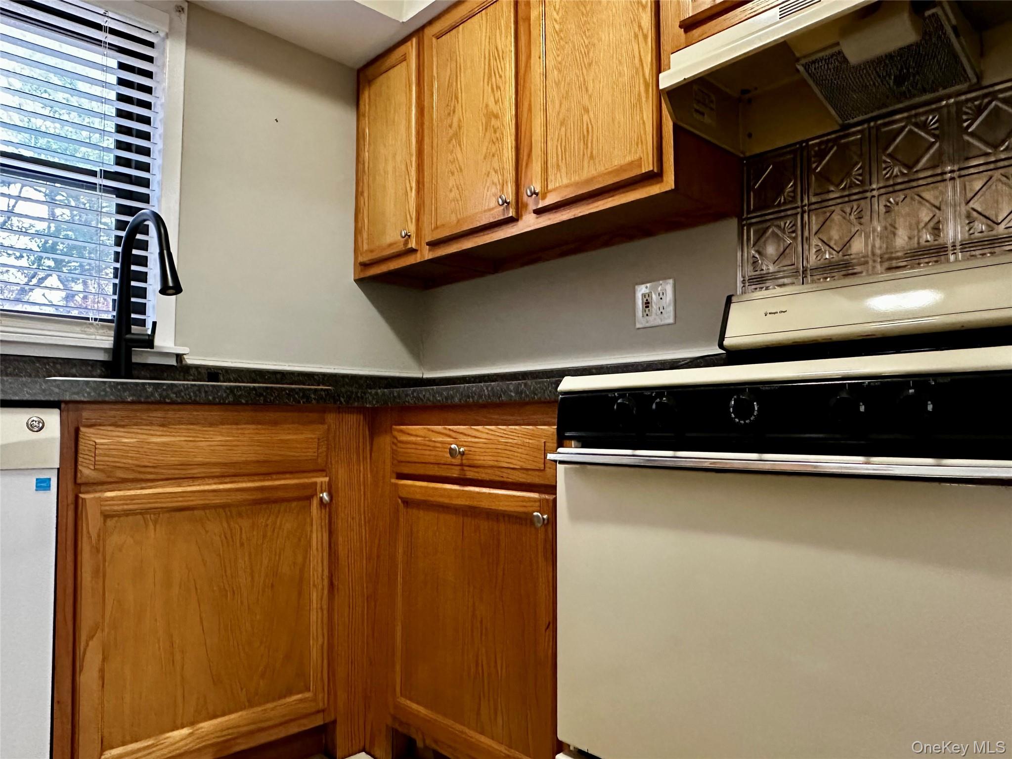 #6 photo, 143 Bailey Court, Middle Island , NY 11953