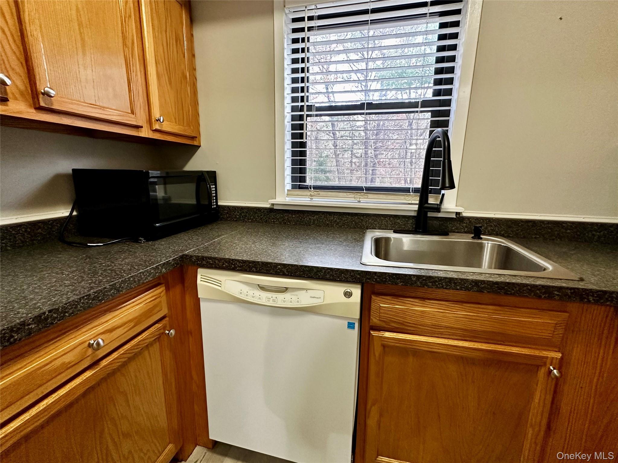 #7 photo, 143 Bailey Court, Middle Island , NY 11953