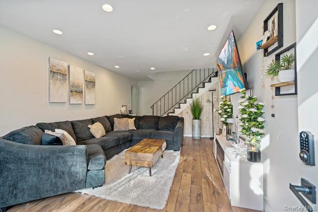 #2 photo, 412 Clubhouse Court, Coram , NY 11727