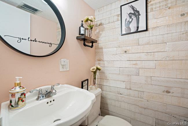 #6 photo, 412 Clubhouse Court, Coram , NY 11727