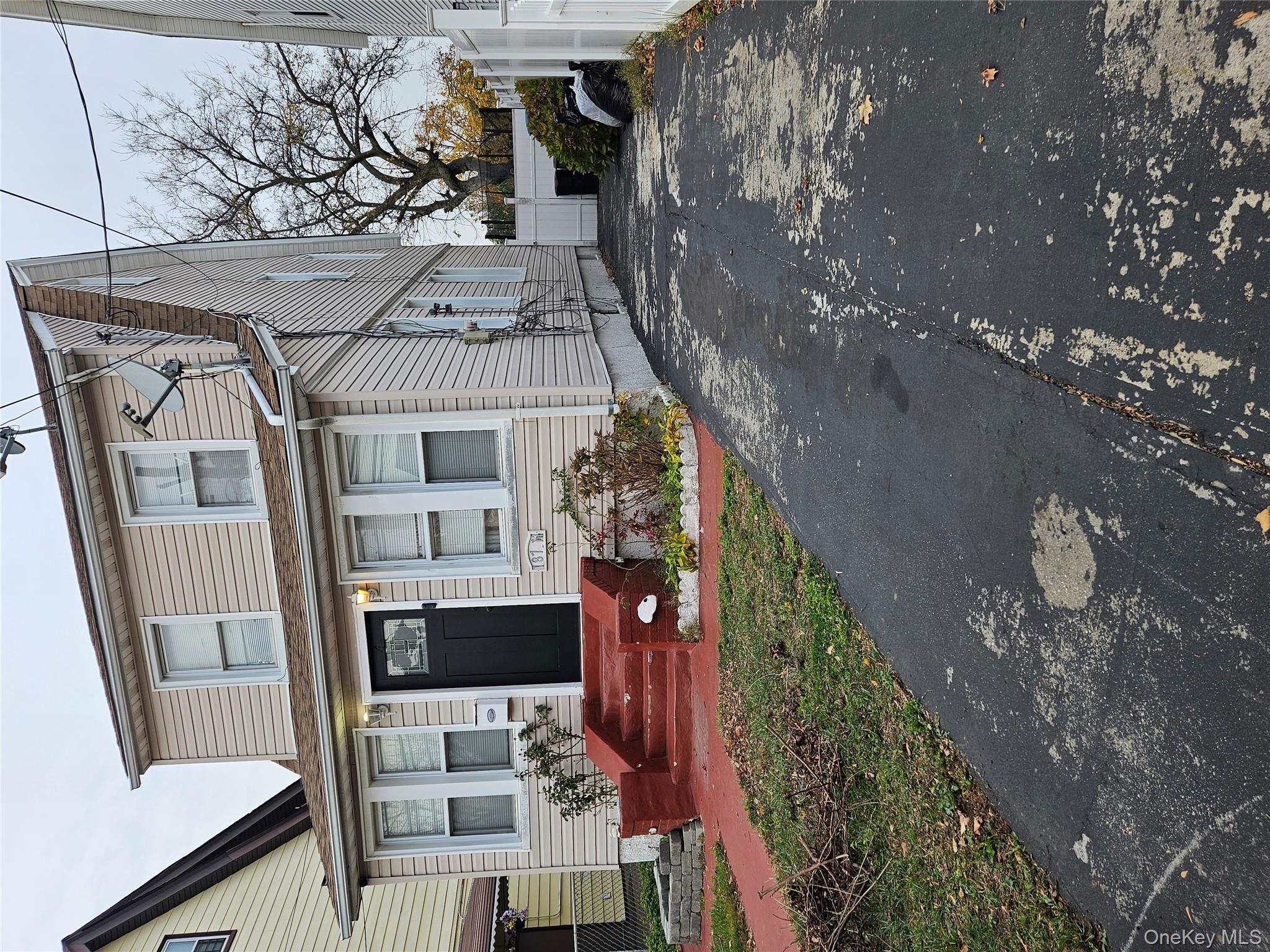 #1 photo, 187-11 104 Avenue, Saint Albans , NY 11412