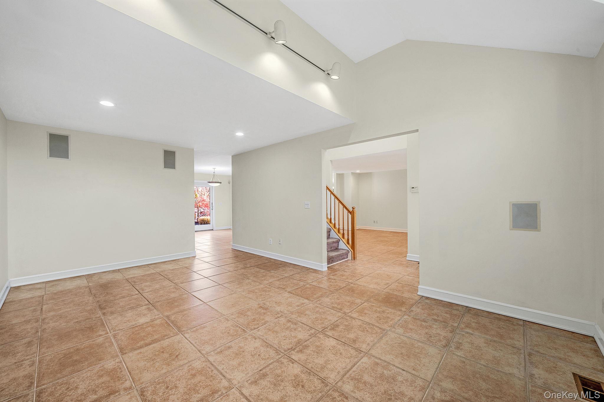 #10 photo, 2 Max Way, Commack , NY 11725