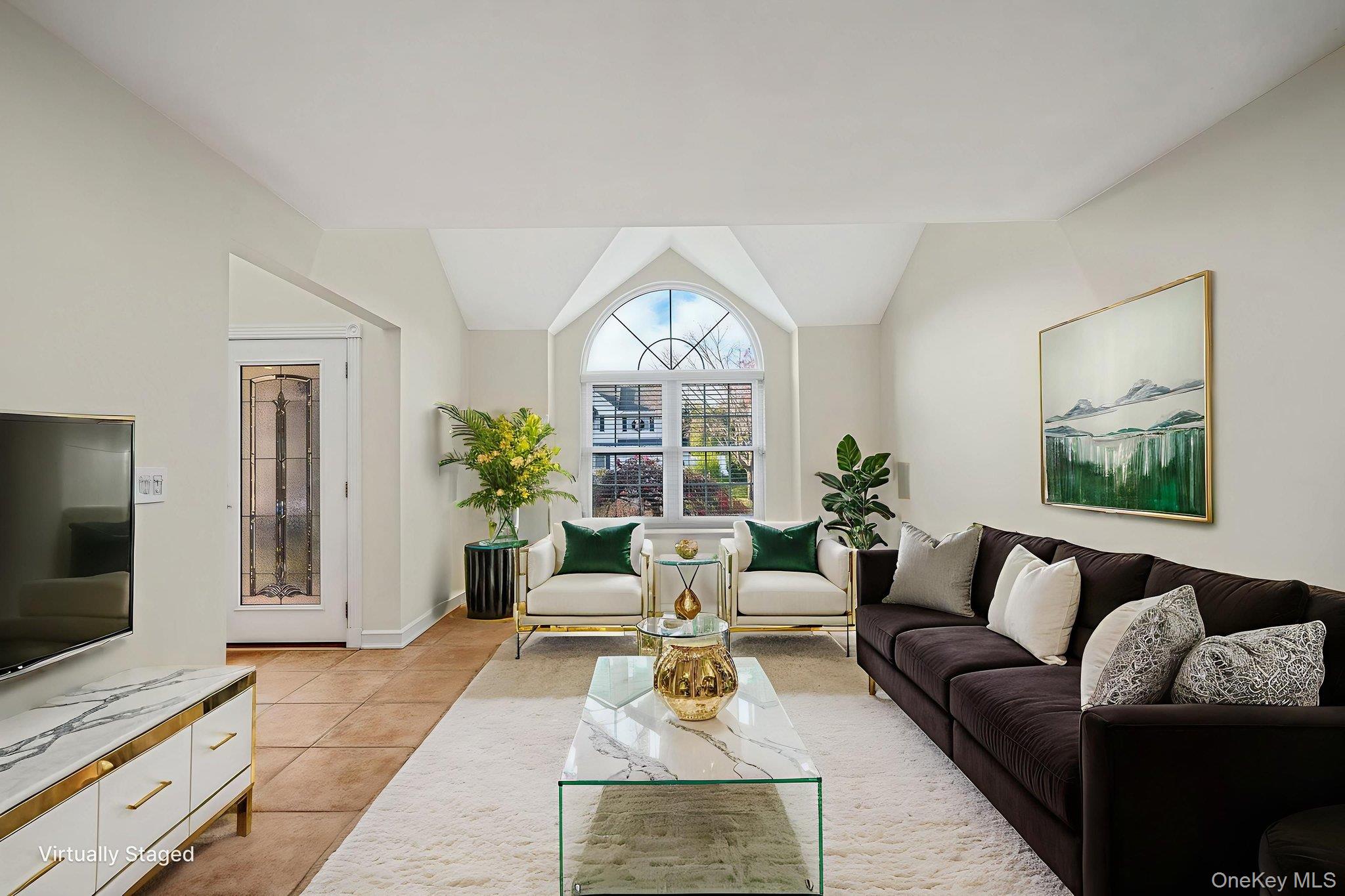 #12 photo, 2 Max Way, Commack , NY 11725