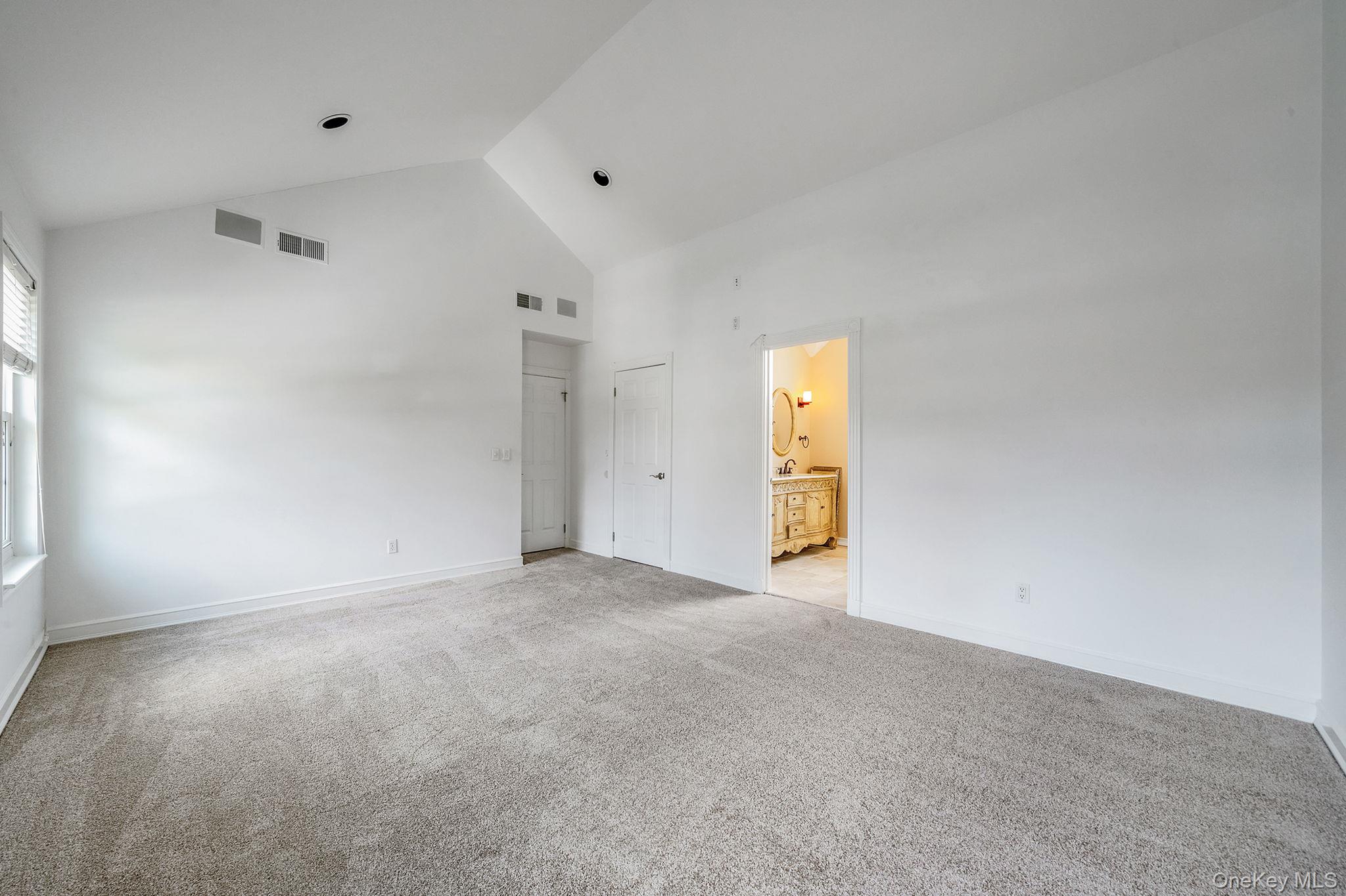 #19 photo, 2 Max Way, Commack , NY 11725