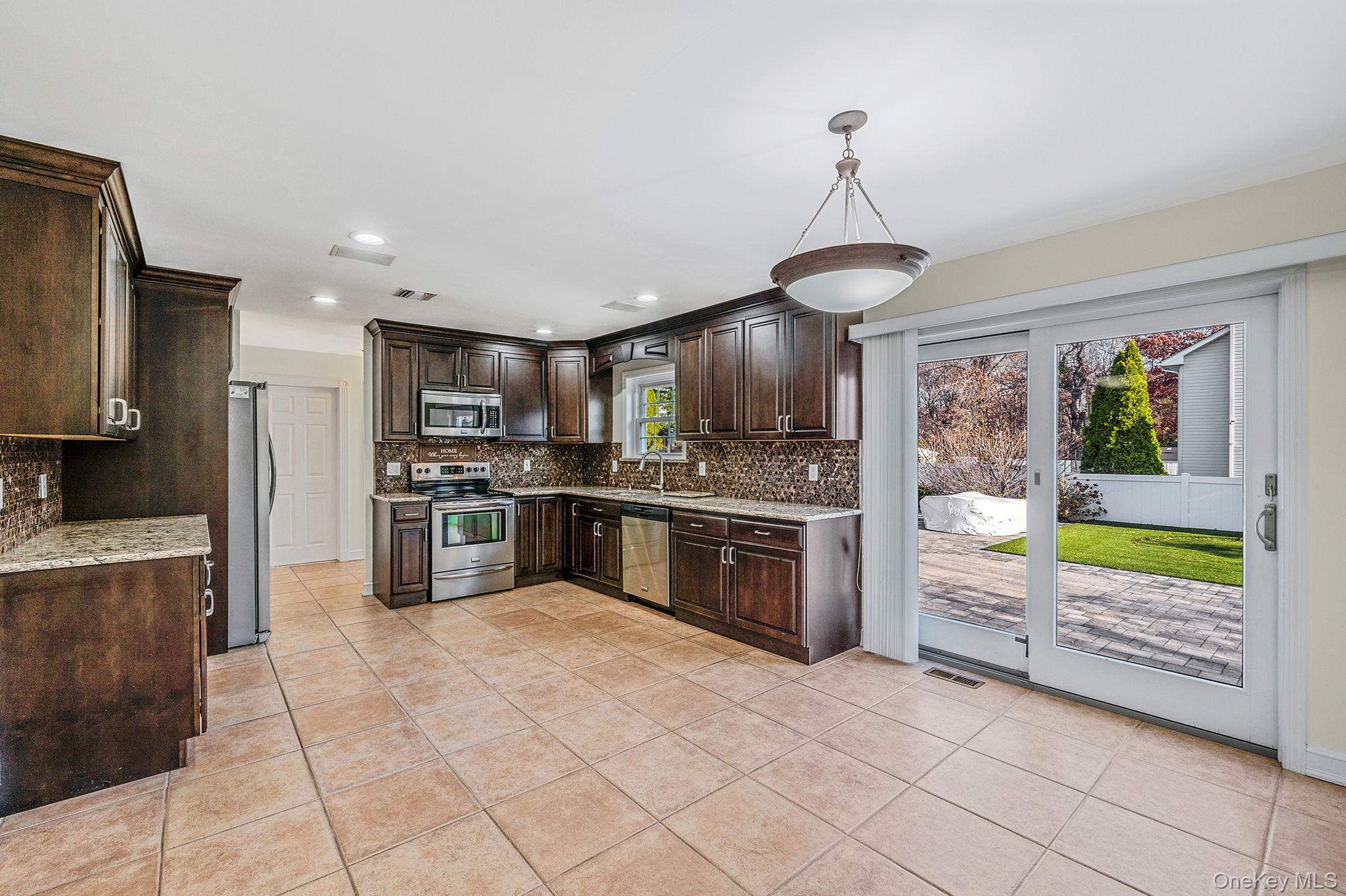 #7 photo, 2 Max Way, Commack , NY 11725