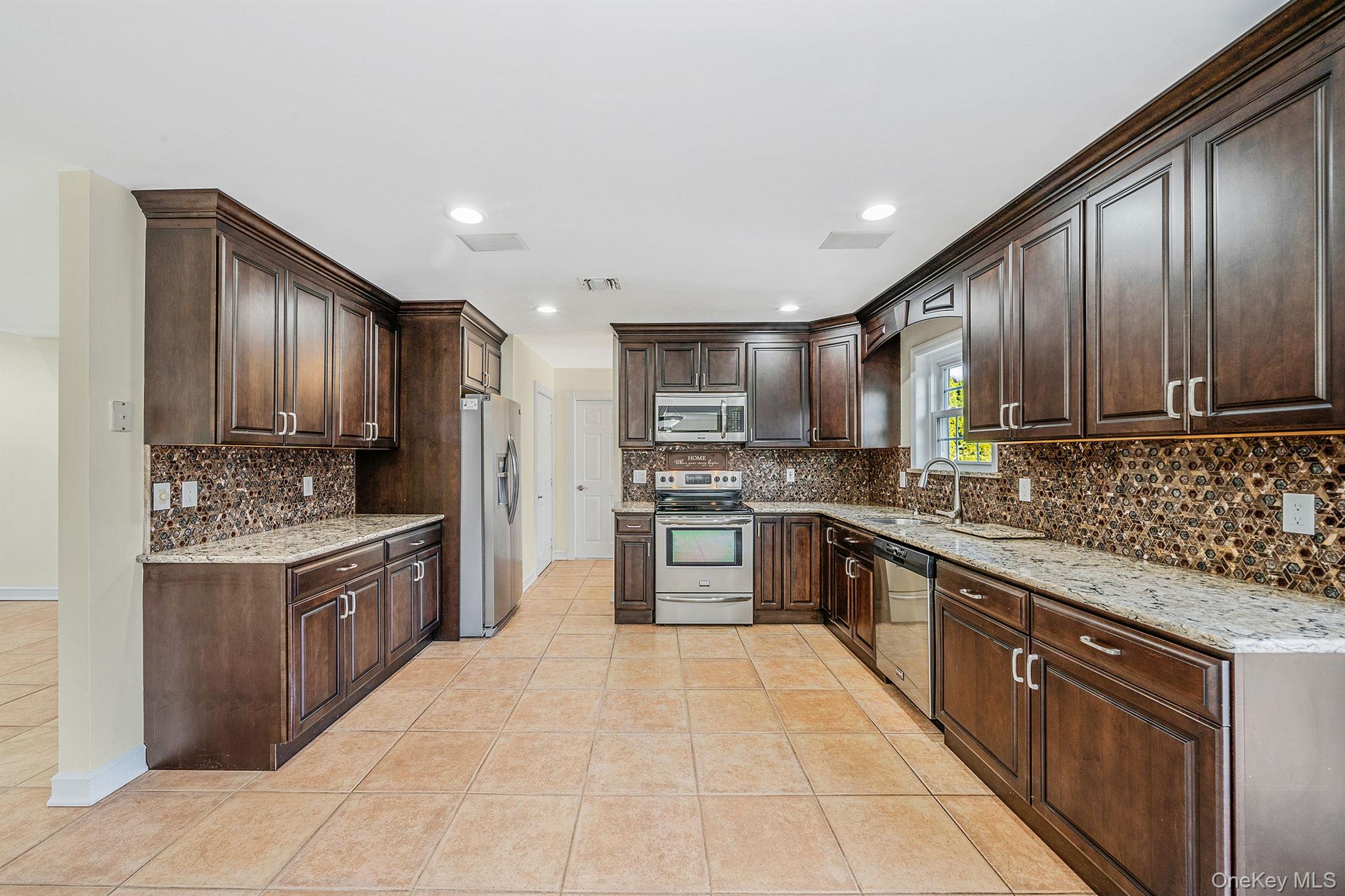 #8 photo, 2 Max Way, Commack , NY 11725