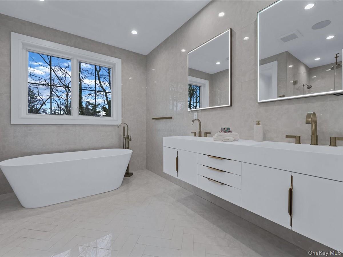 #12 photo, 6 Hickory Drive, Great Neck , NY 11021