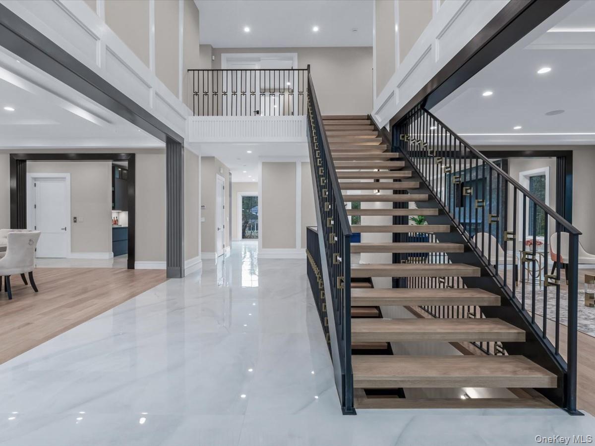 #3 photo, 6 Hickory Drive, Great Neck , NY 11021