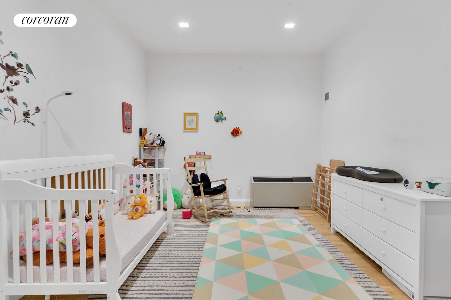 #7 photo, 252 7TH Avenue, Chelsea , NY 10001