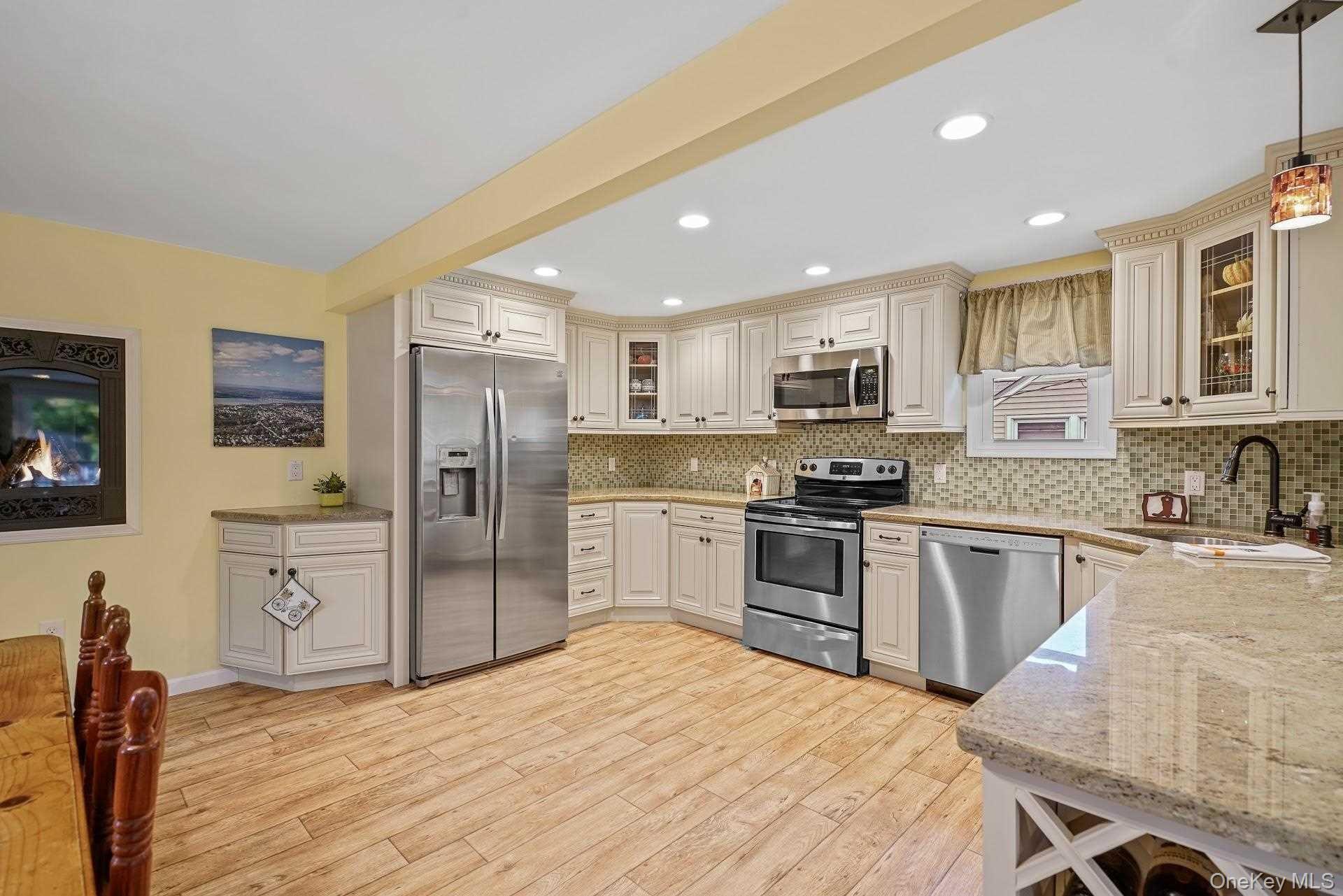 #7 photo, 95 Washington Avenue, Beacon , NY 12508