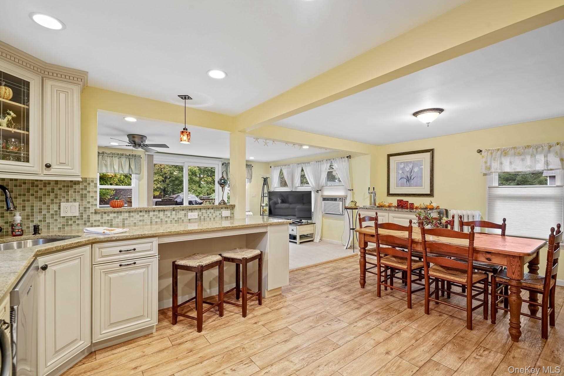 #8 photo, 95 Washington Avenue, Beacon , NY 12508