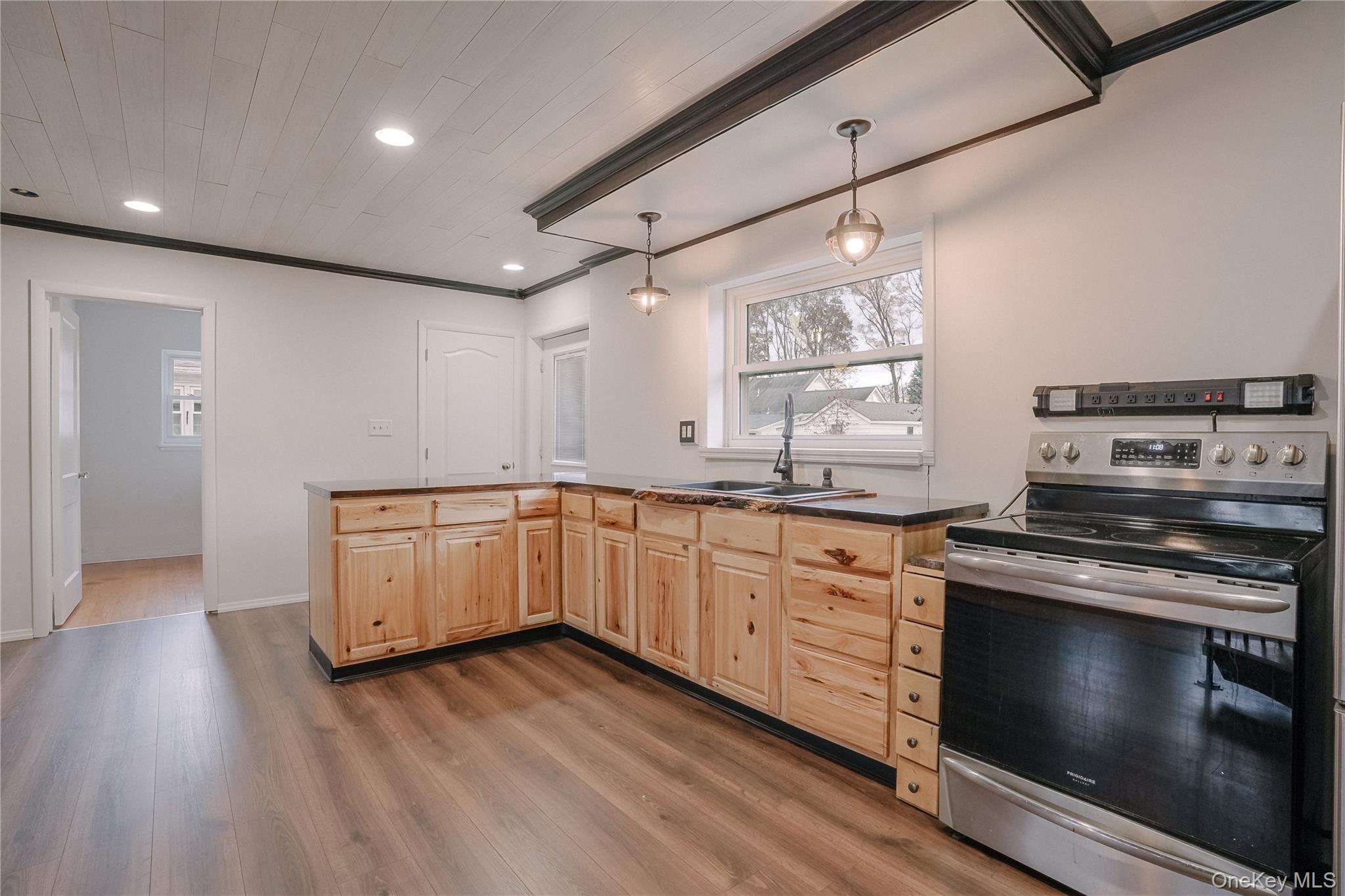 #7 photo, 1054 Columbia Street, Kingston , NY 12401