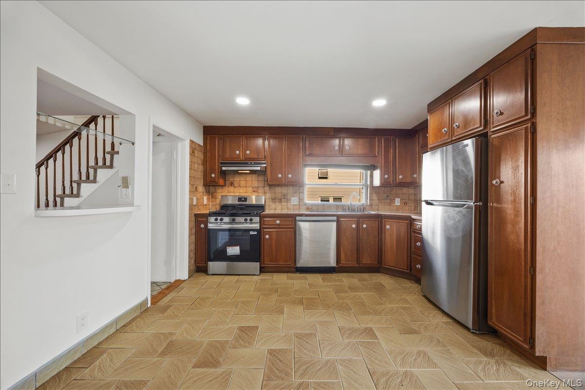 #10 photo, 124 Alexander Avenue, Yonkers , NY 10704