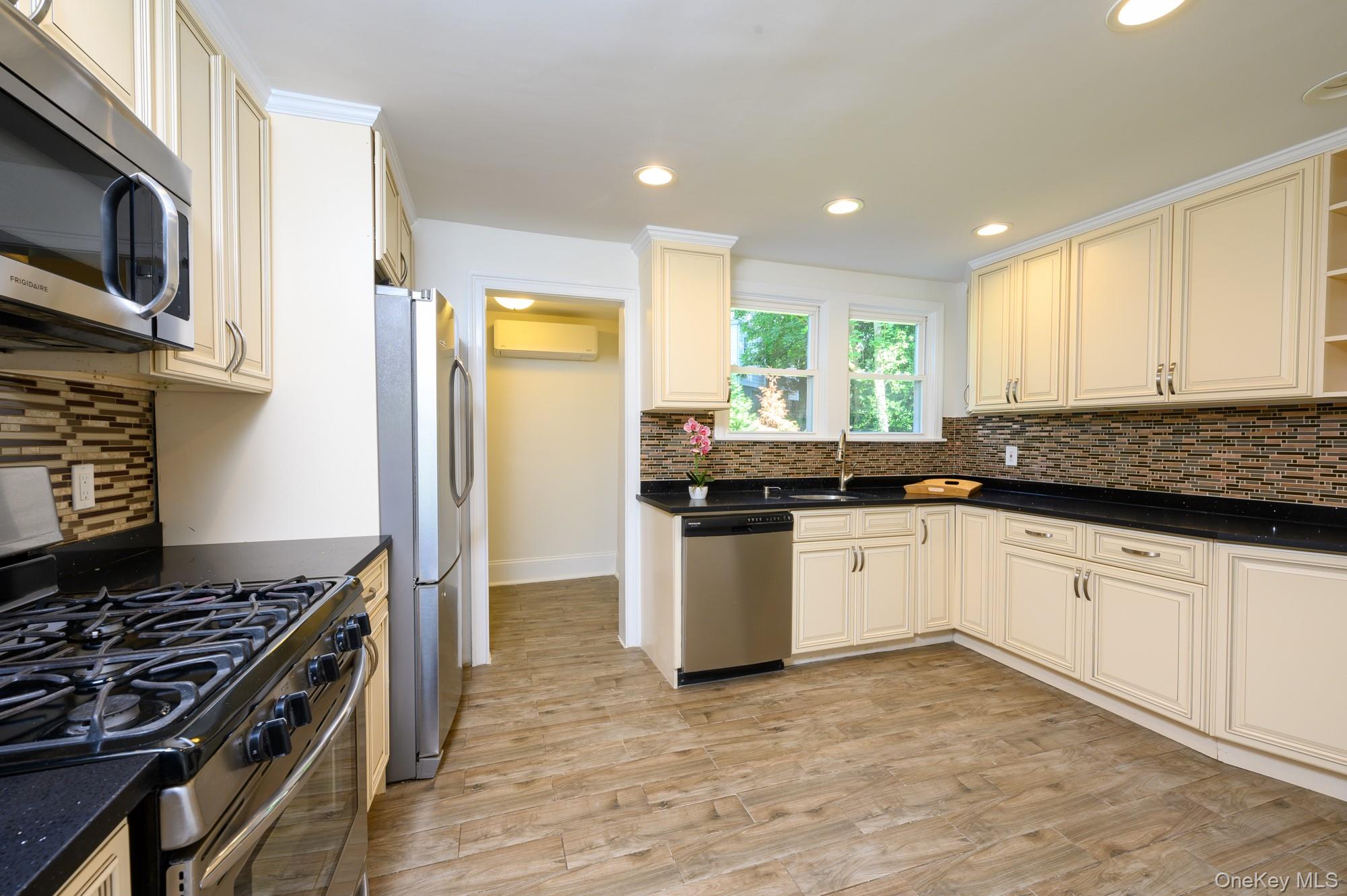 #10 photo, 15 Ranger Place, New Rochelle , NY 10804