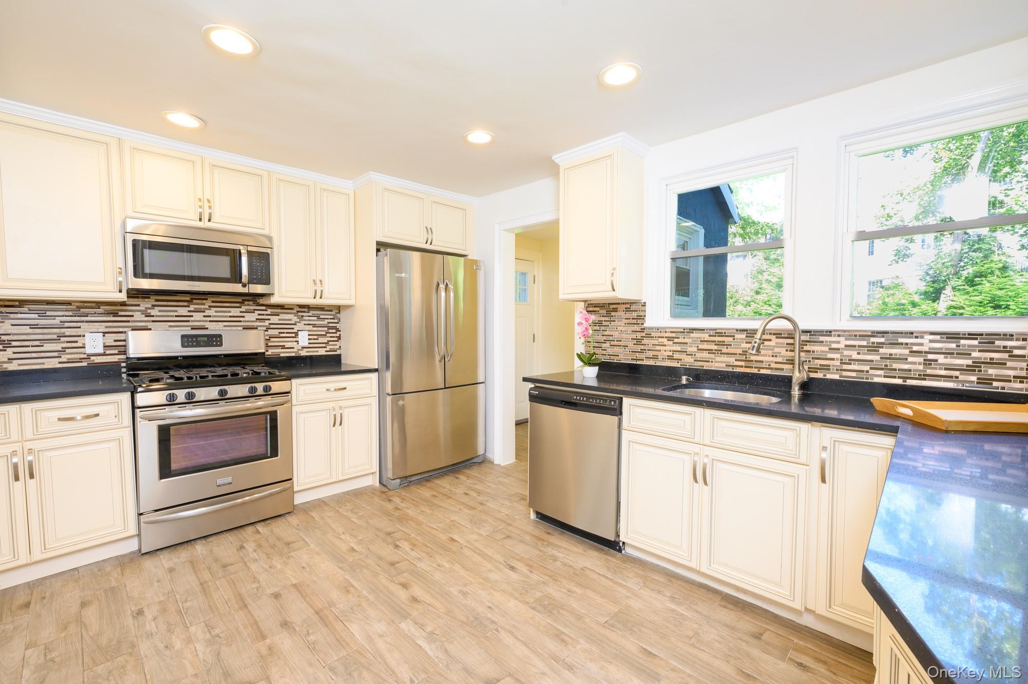 #12 photo, 15 Ranger Place, New Rochelle , NY 10804