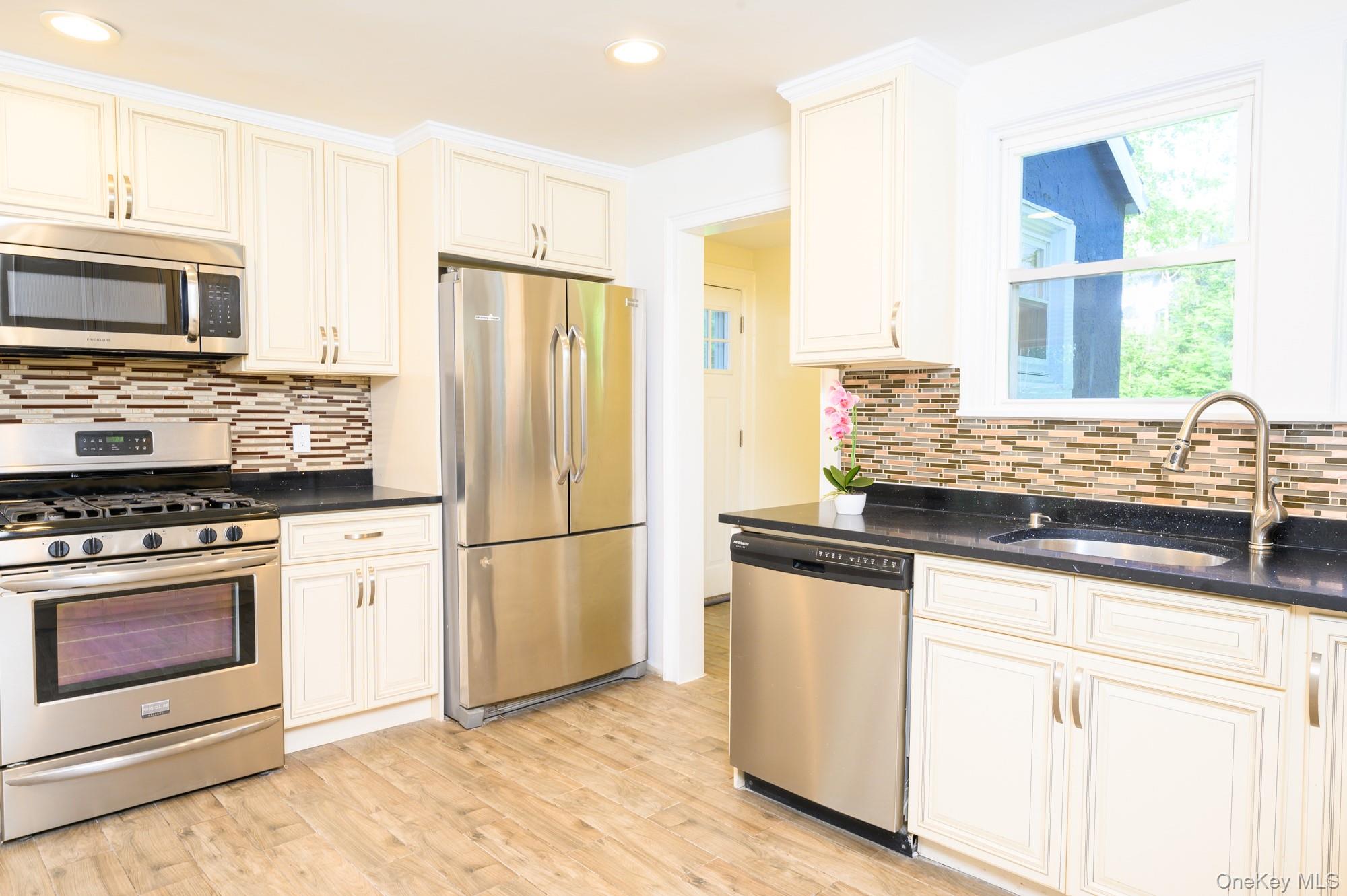 #13 photo, 15 Ranger Place, New Rochelle , NY 10804