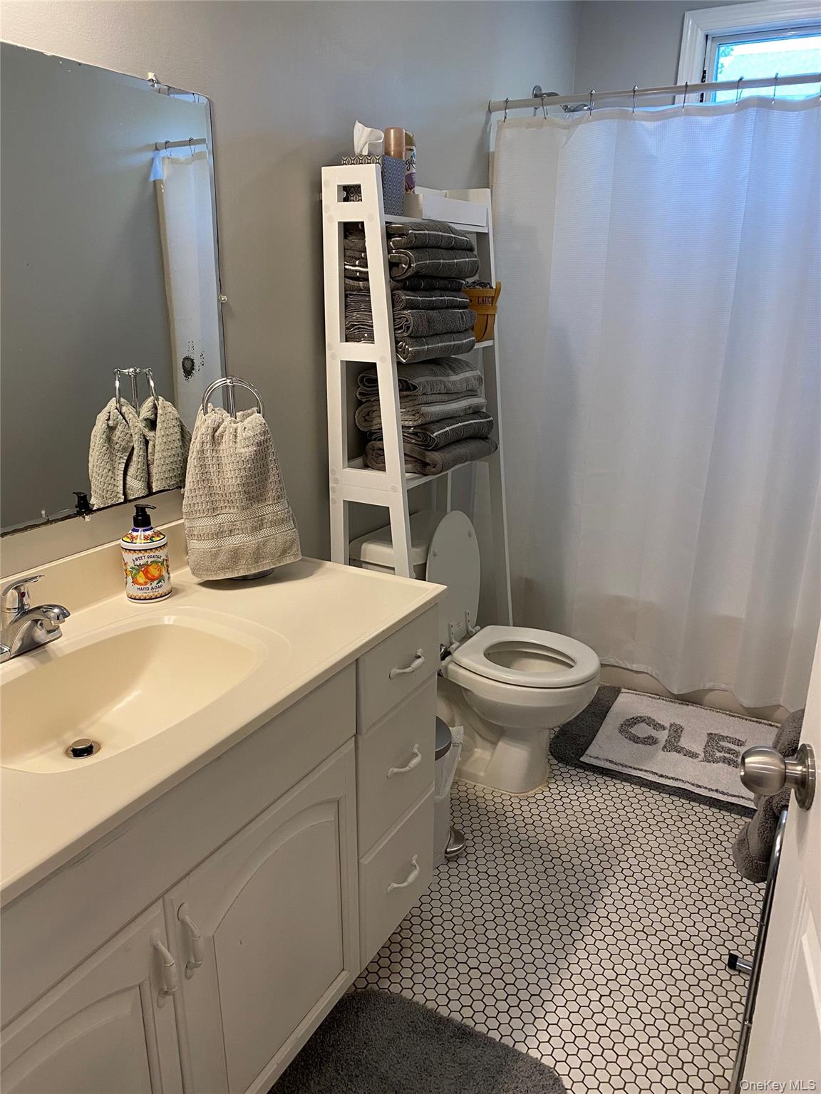 #3 photo, 35750 Main Road, Cutchogue , NY 11935