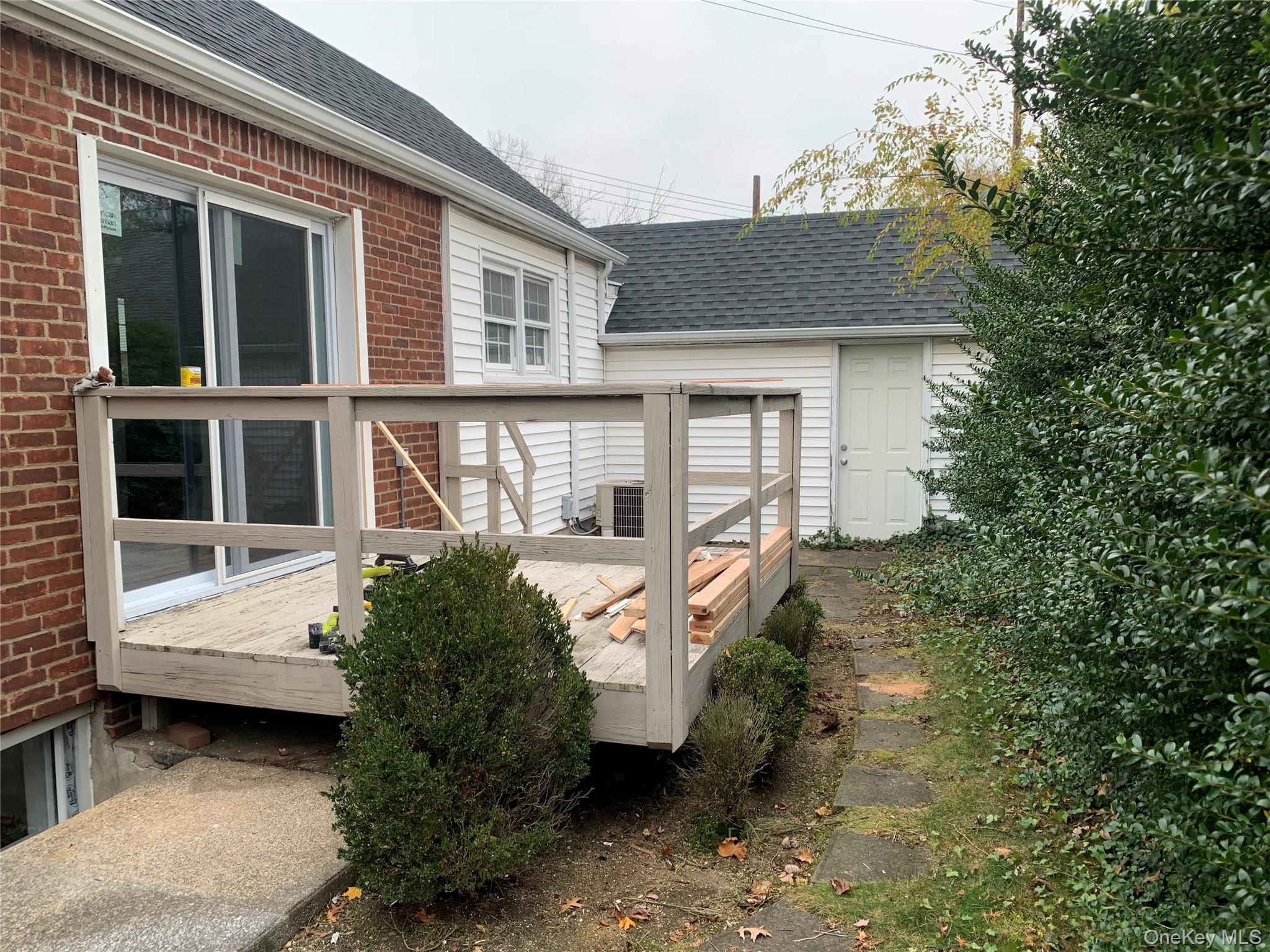 #15 photo, 700 Tulip Avenue, Stewart Manor , NY 11001