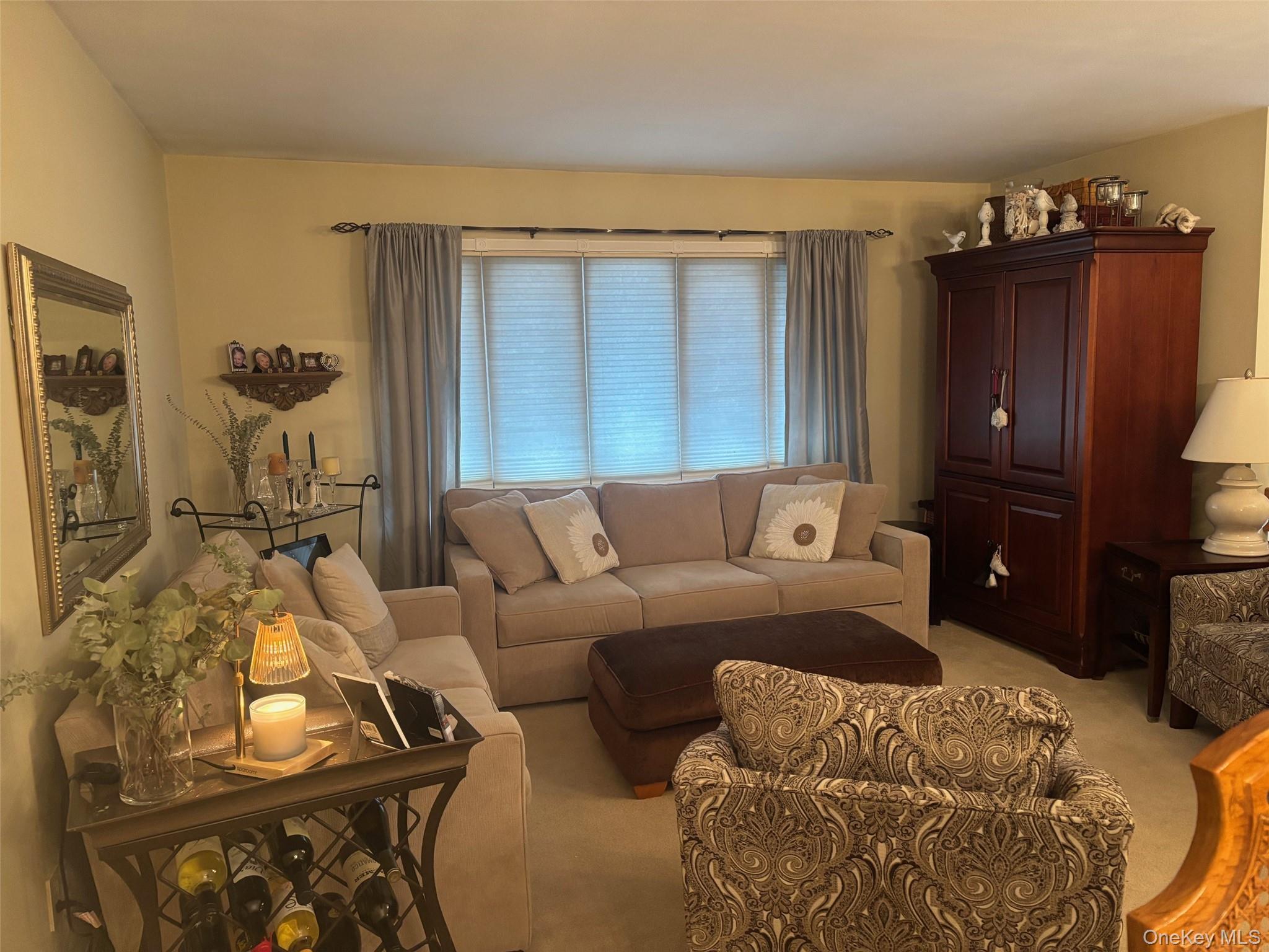 #5 photo, 51 Deer Lane, Hicksville , NY 11801