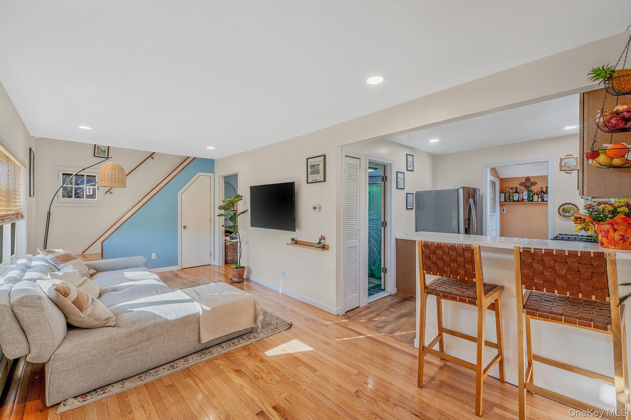 #5 photo, 92 E John Street, سوفولك Lindenhurst , NY 11757