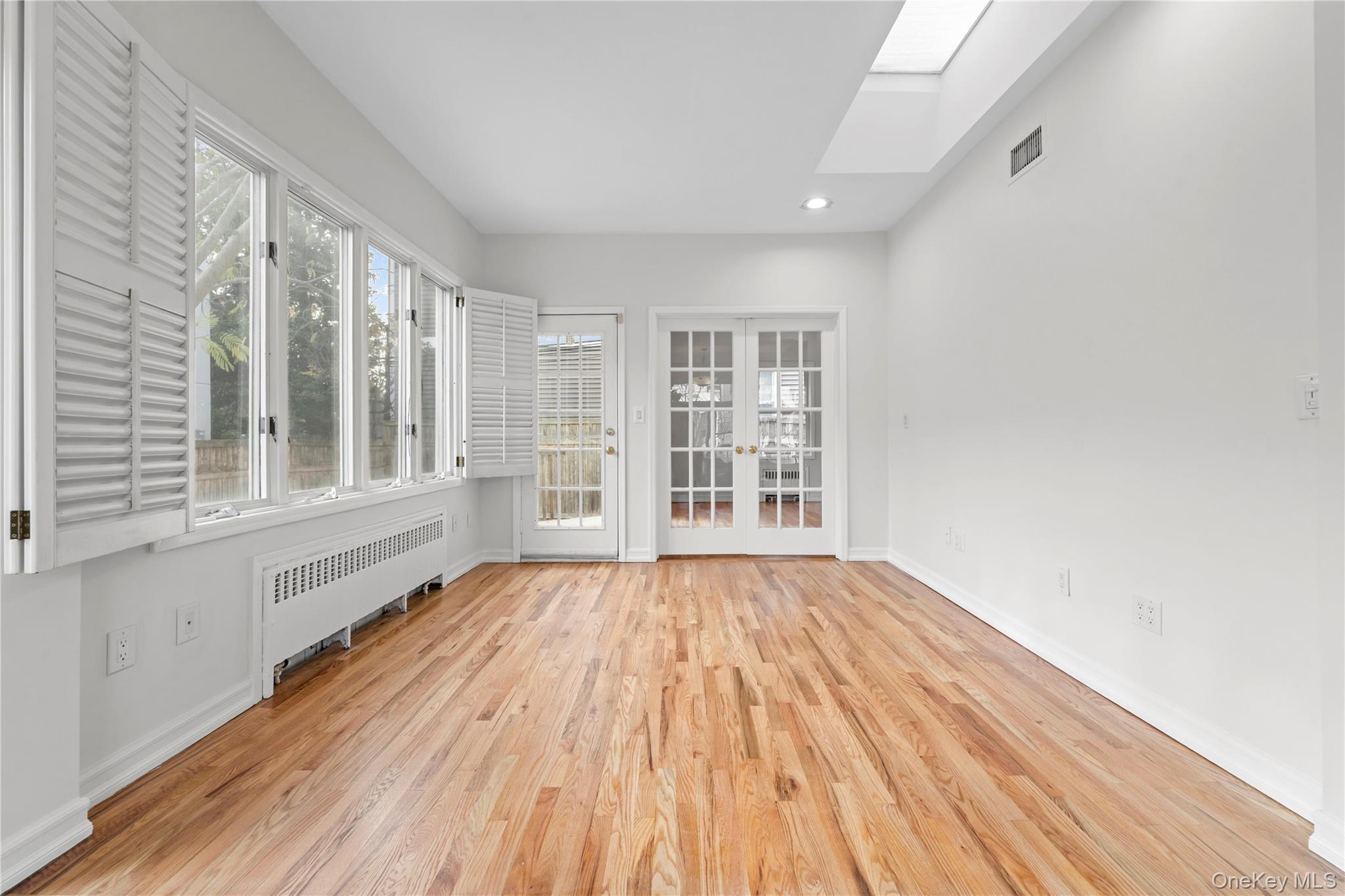 #14 photo, 31 Barnes Street, Long Beach , NY 11561