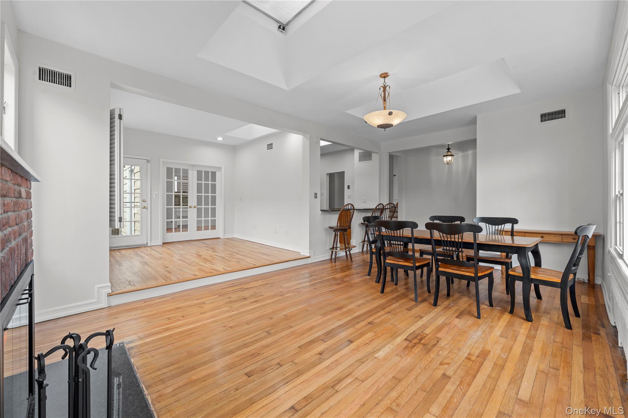 #5 photo, 31 Barnes Street, Long Beach , NY 11561