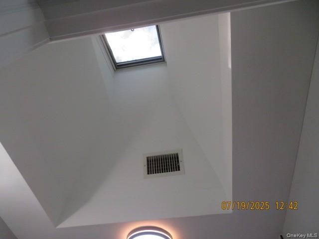 #11 photo, 10 Woodland Lane, Huntington , NY 11743