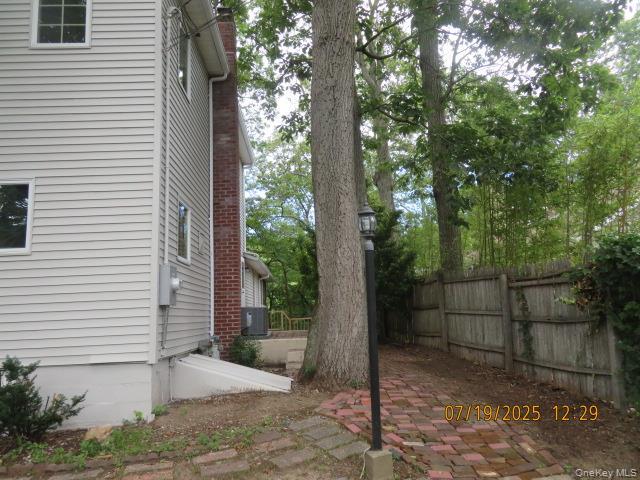 #2 photo, 10 Woodland Lane, Huntington , NY 11743