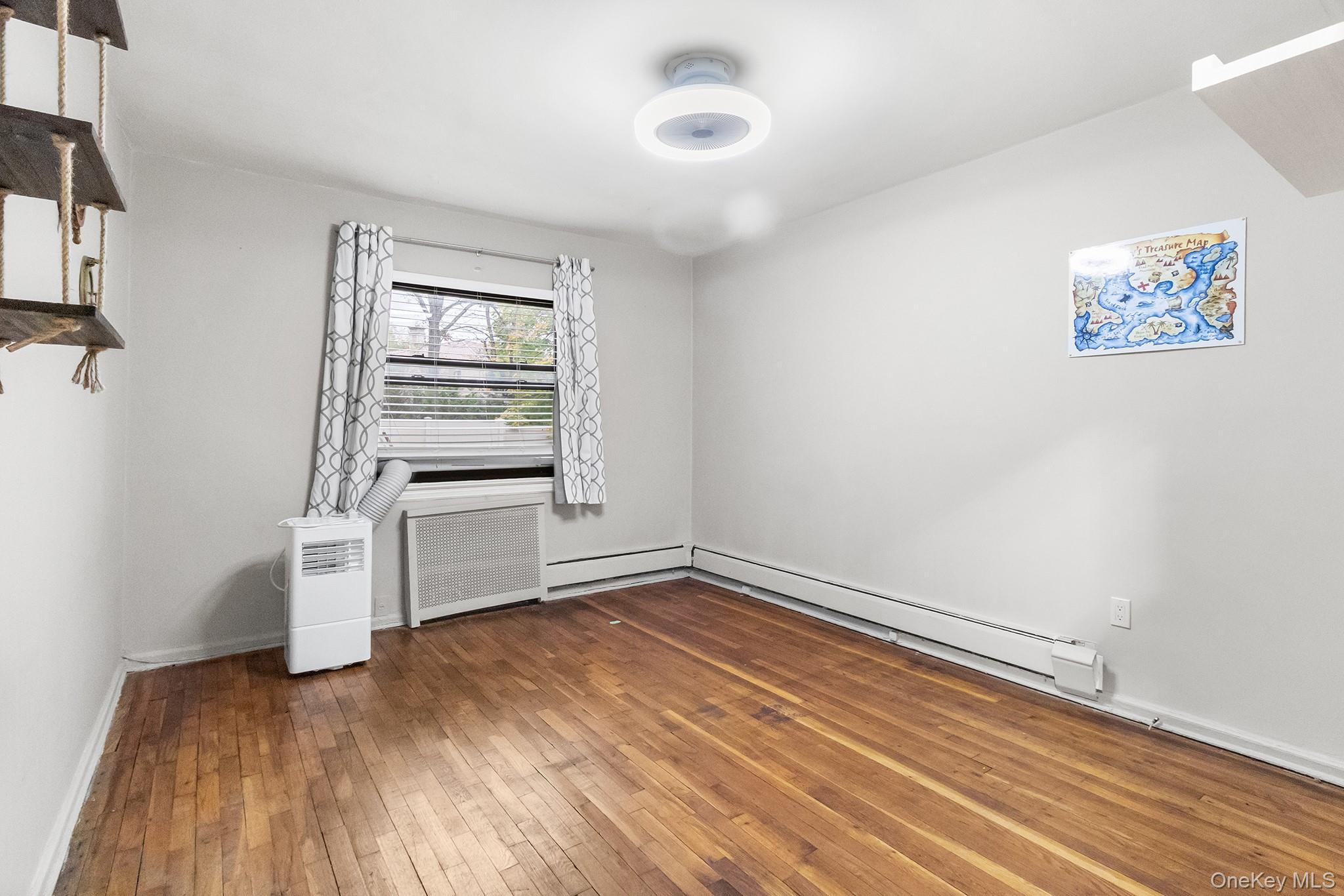 #10 photo, 1209 E Broadway, Hewlett , NY 11557