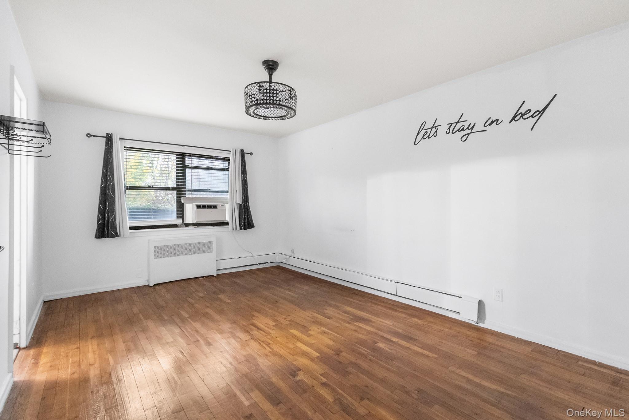 #13 photo, 1209 E Broadway, Hewlett , NY 11557