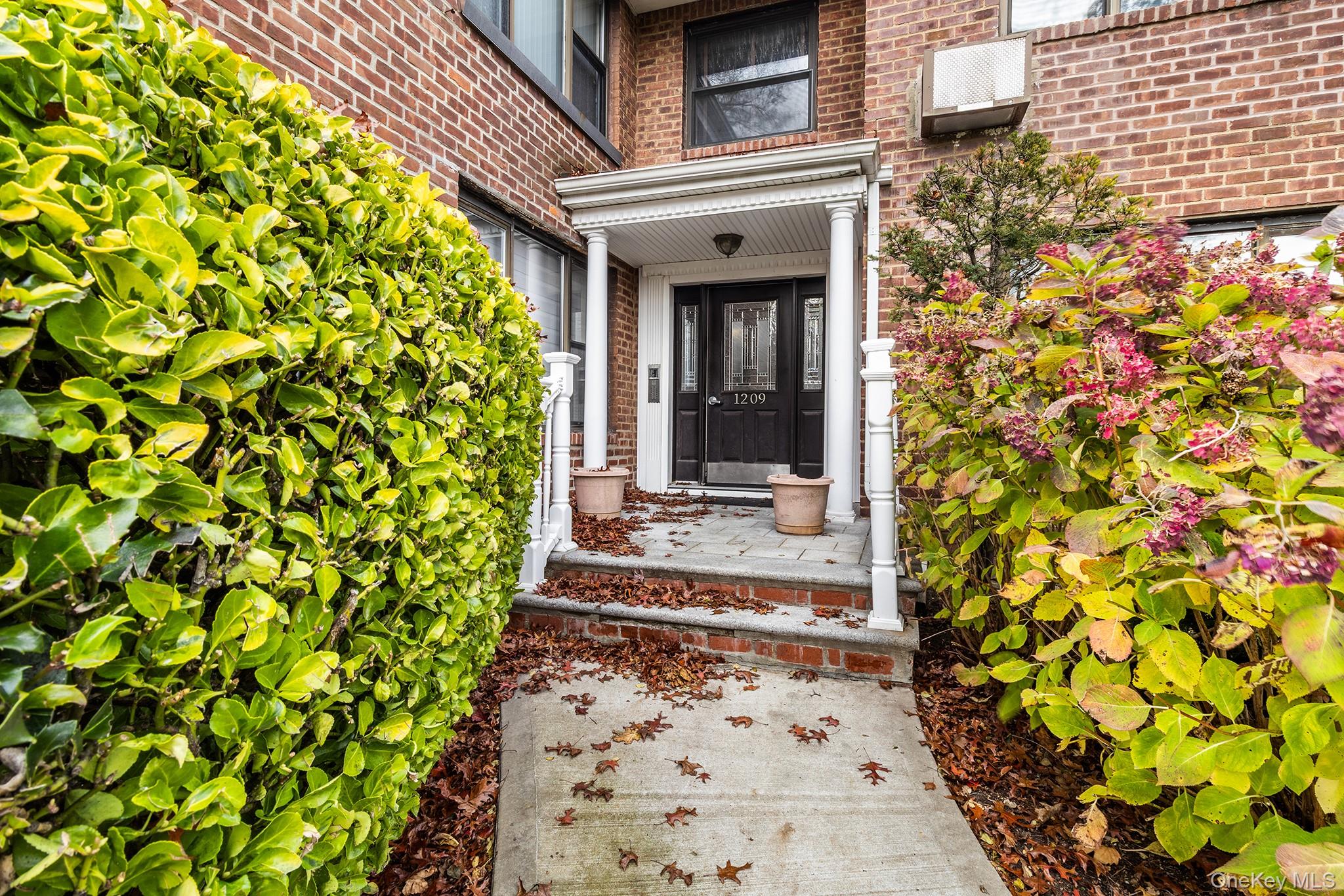 #2 photo, 1209 E Broadway, Hewlett , NY 11557